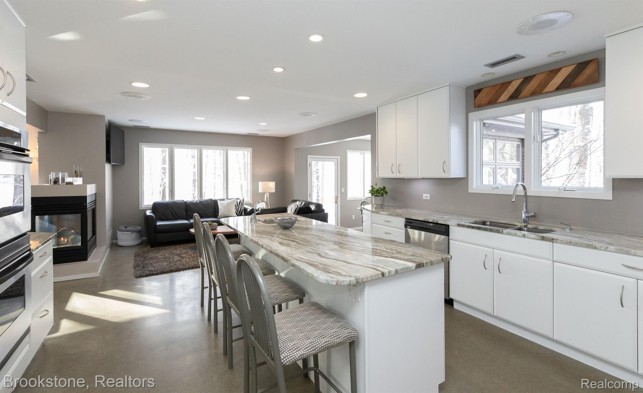 9865 KINGSTON Ridge
