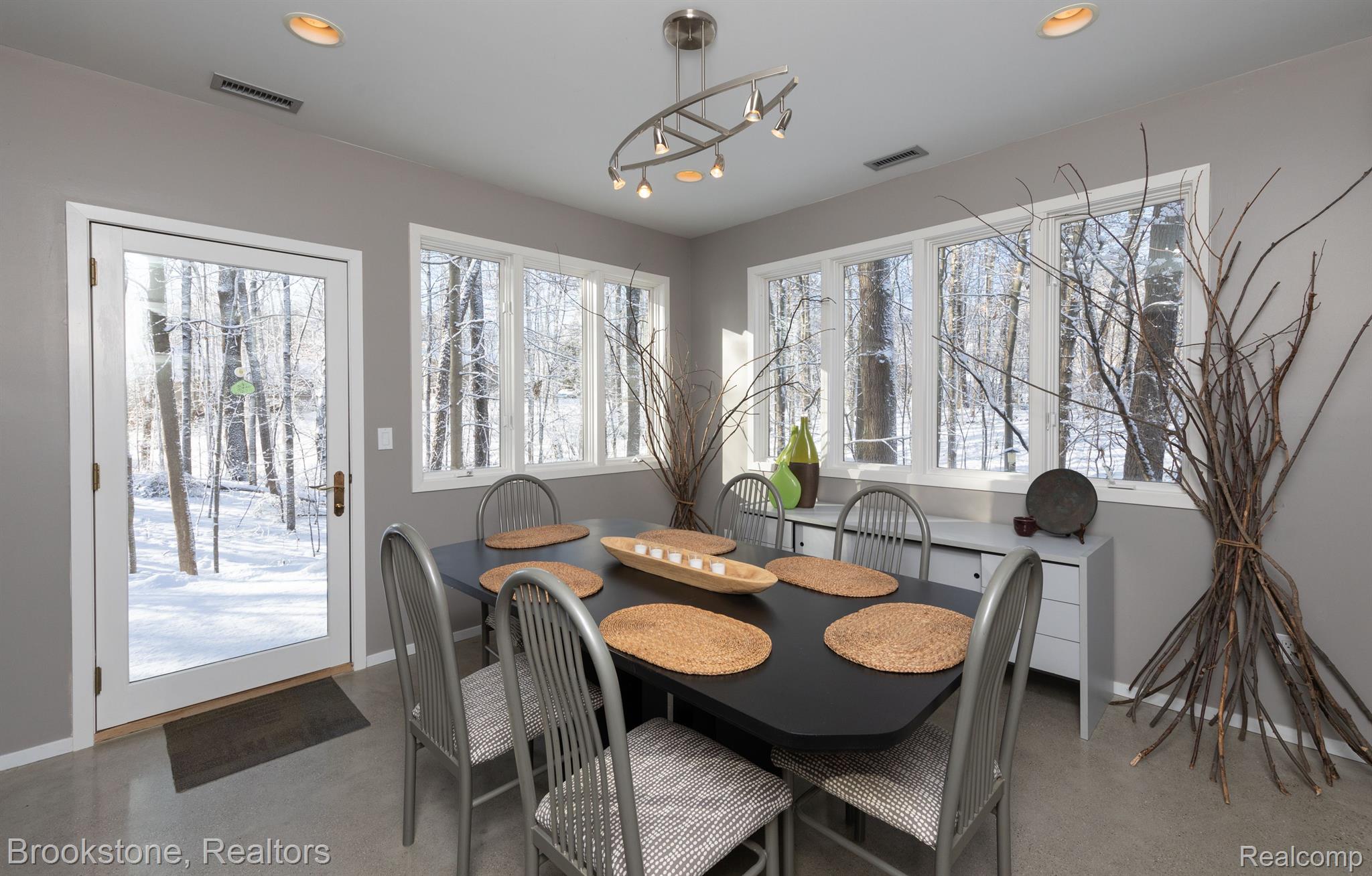 9865 KINGSTON Ridge