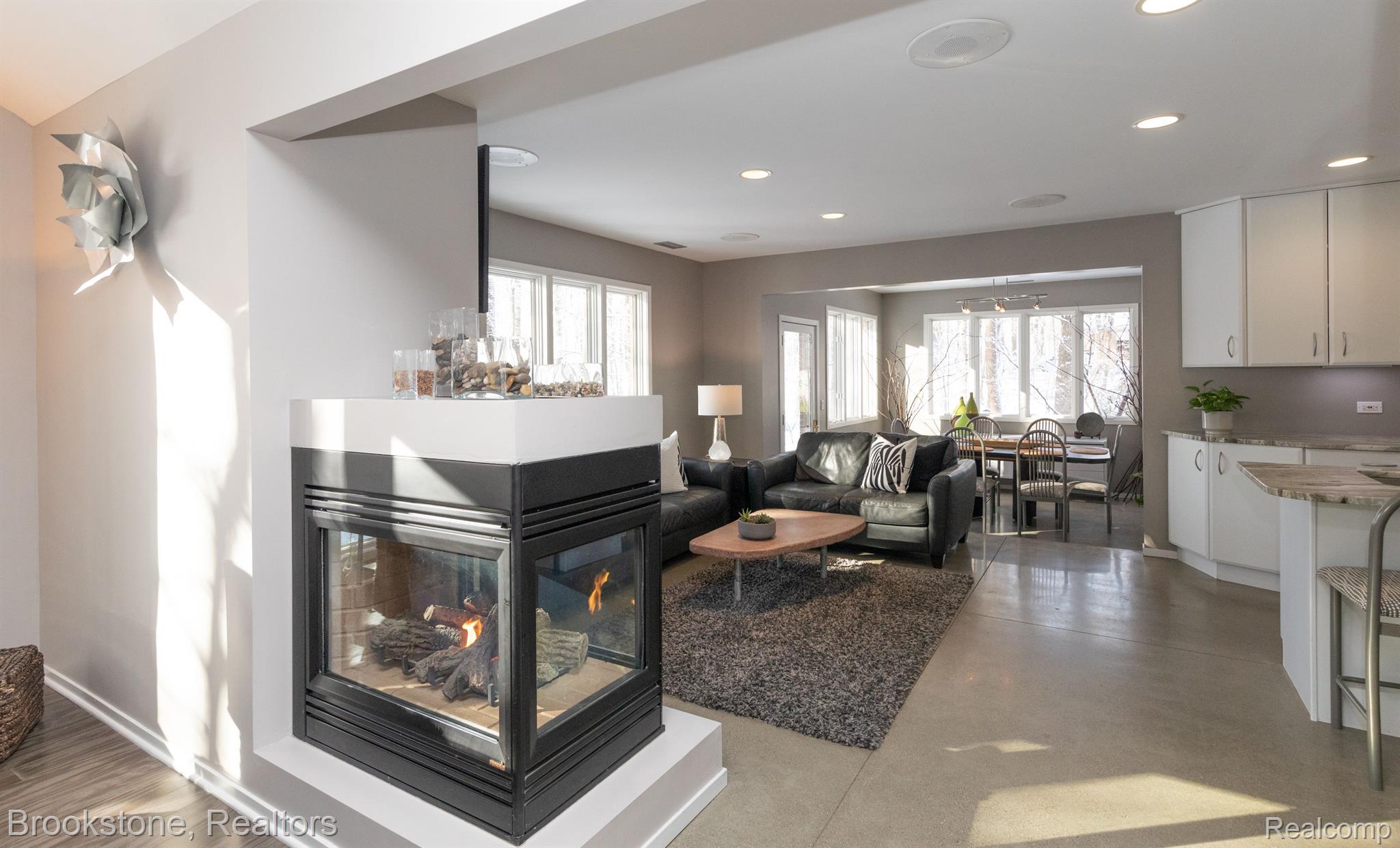 9865 KINGSTON Ridge