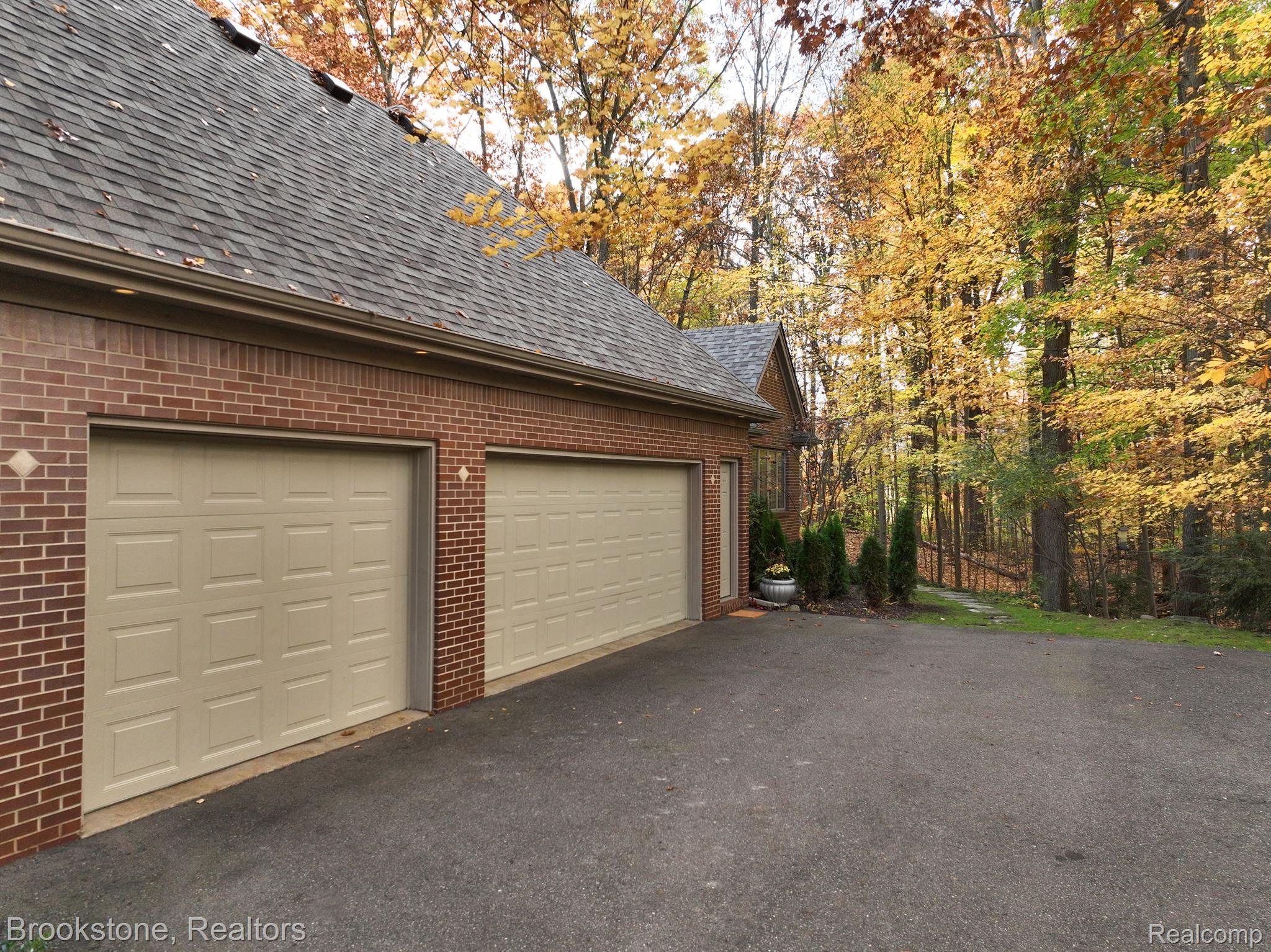 9865 KINGSTON Ridge