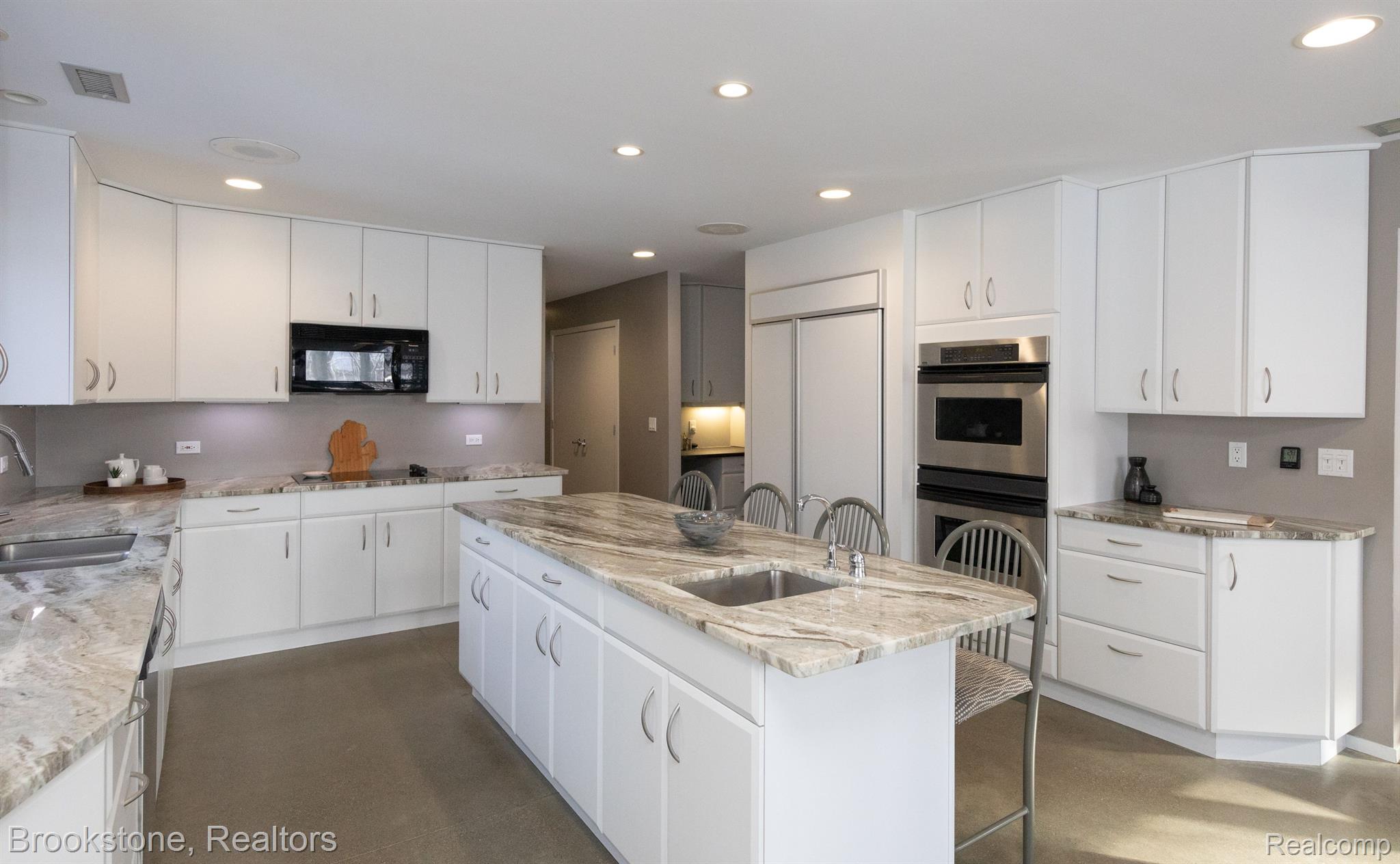 9865 KINGSTON Ridge