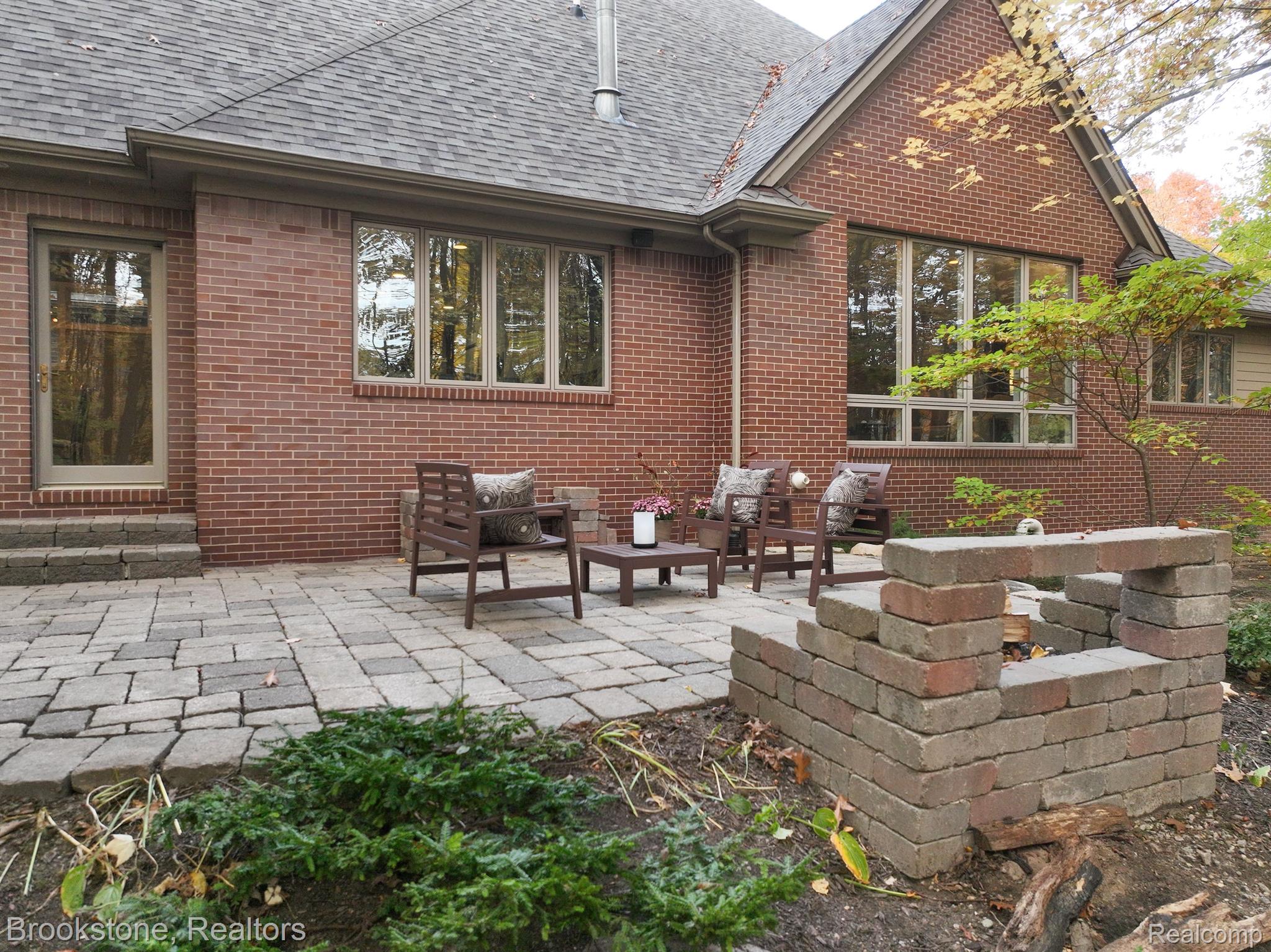 9865 KINGSTON Ridge