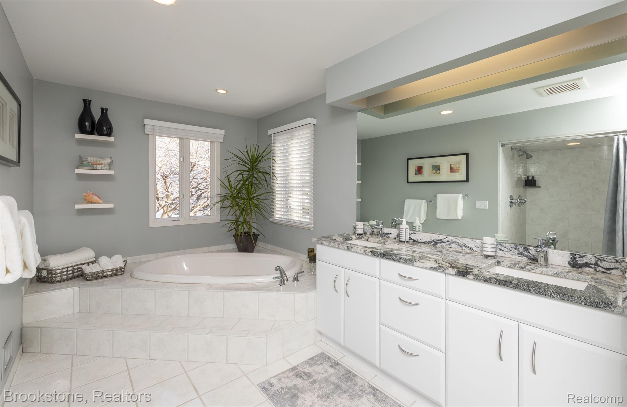9865 KINGSTON Ridge