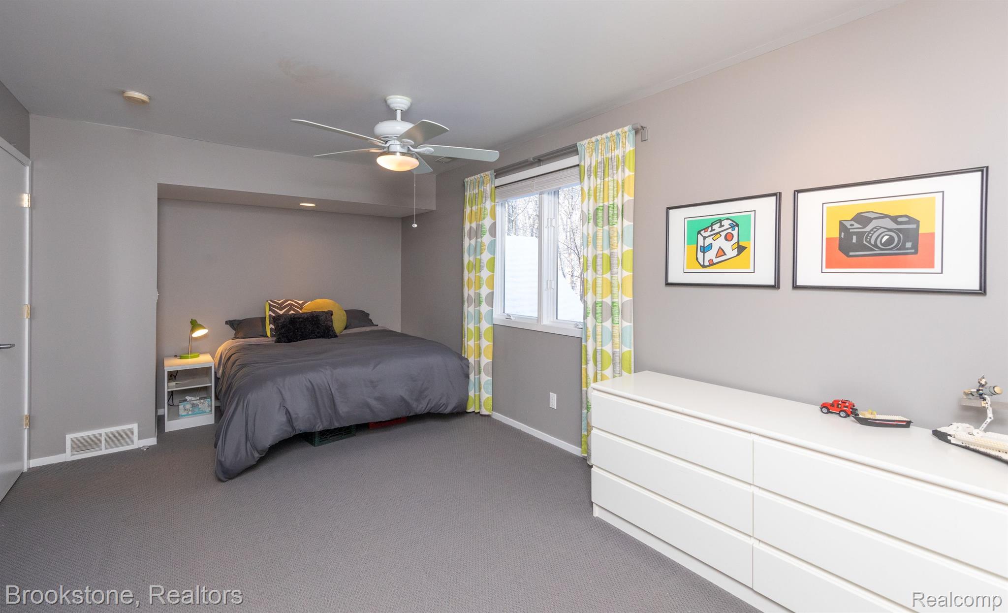 9865 KINGSTON Ridge