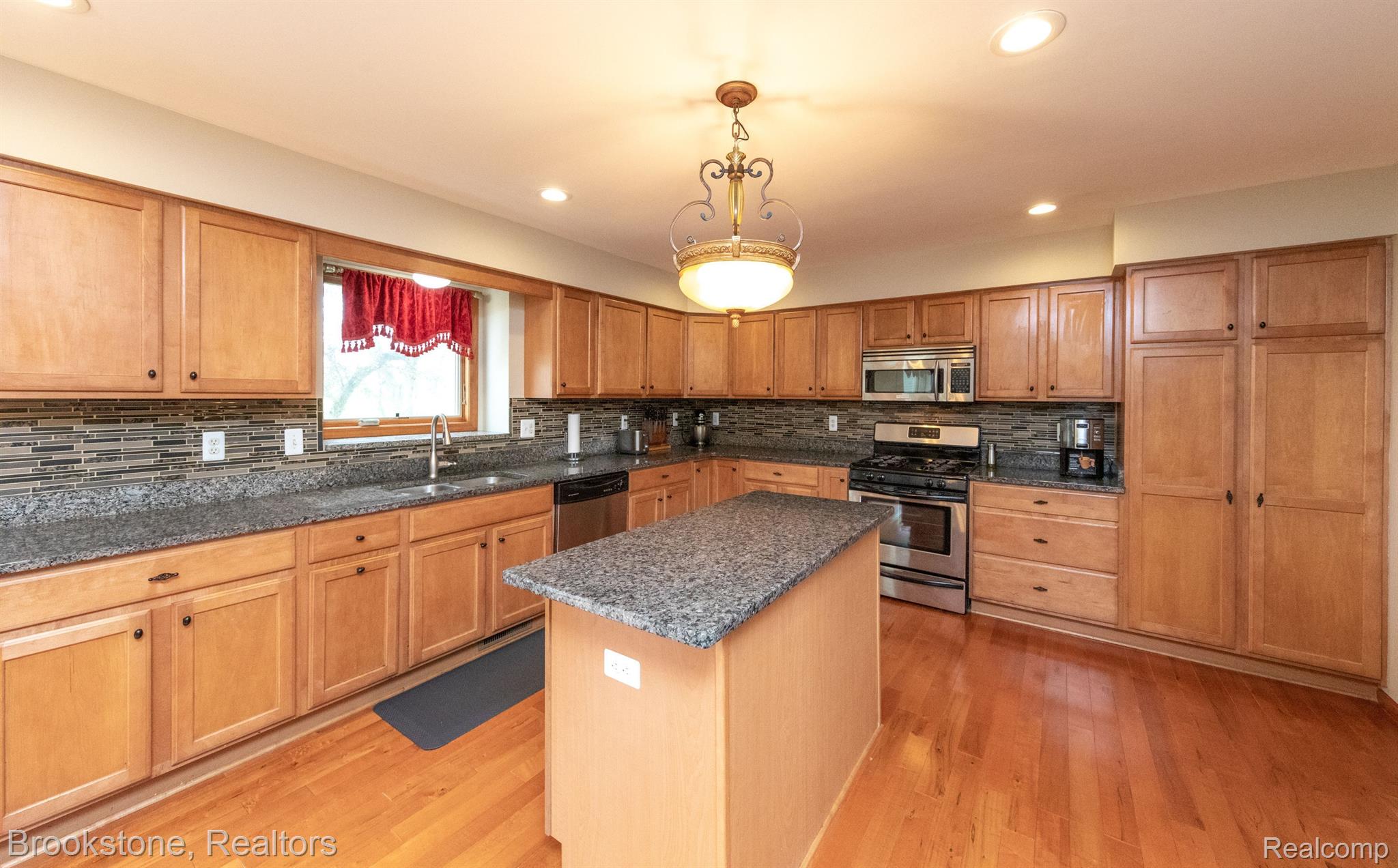 448 MARBLEWOOD Lane