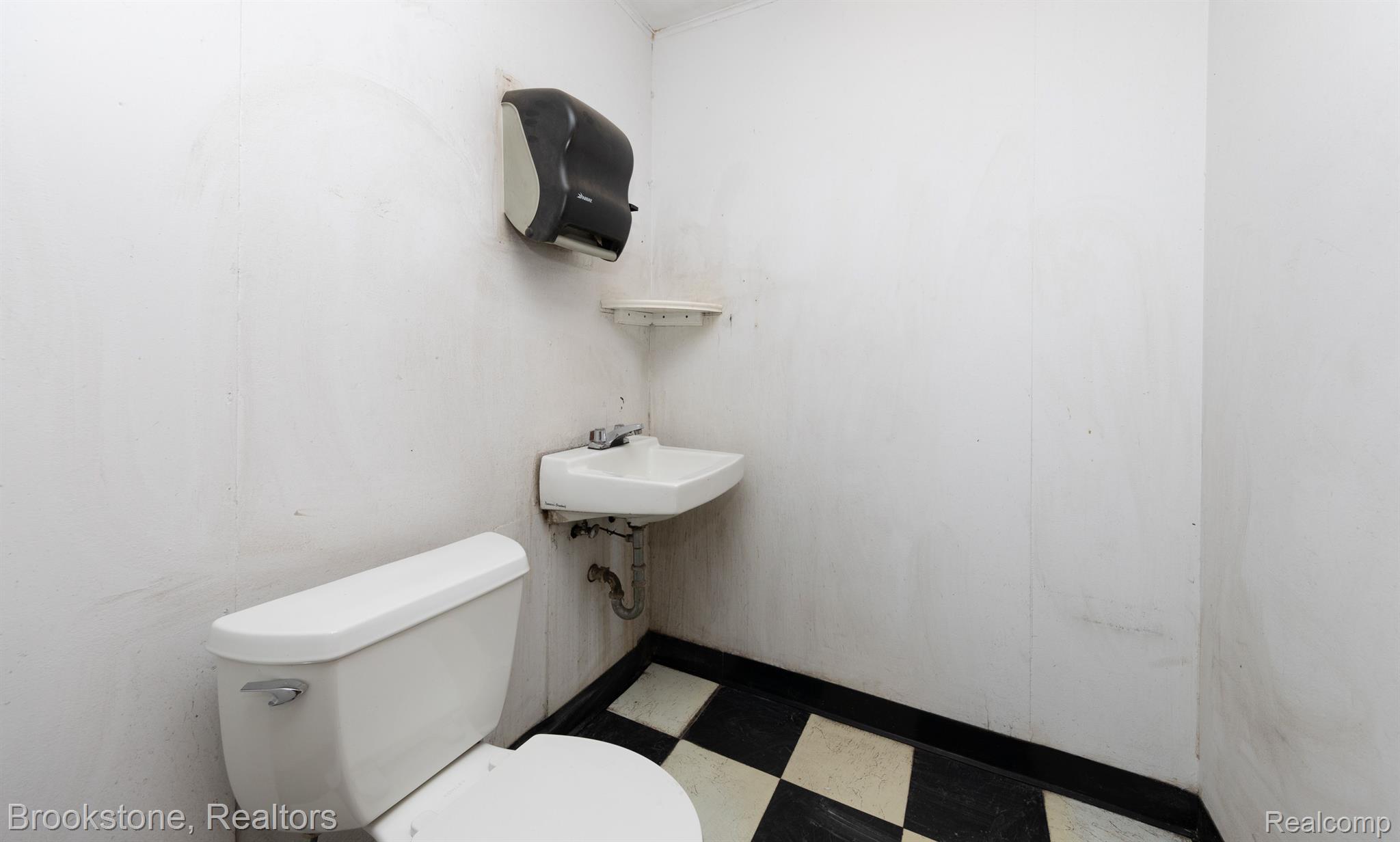 700 CESAR E CHAVEZ Avenue