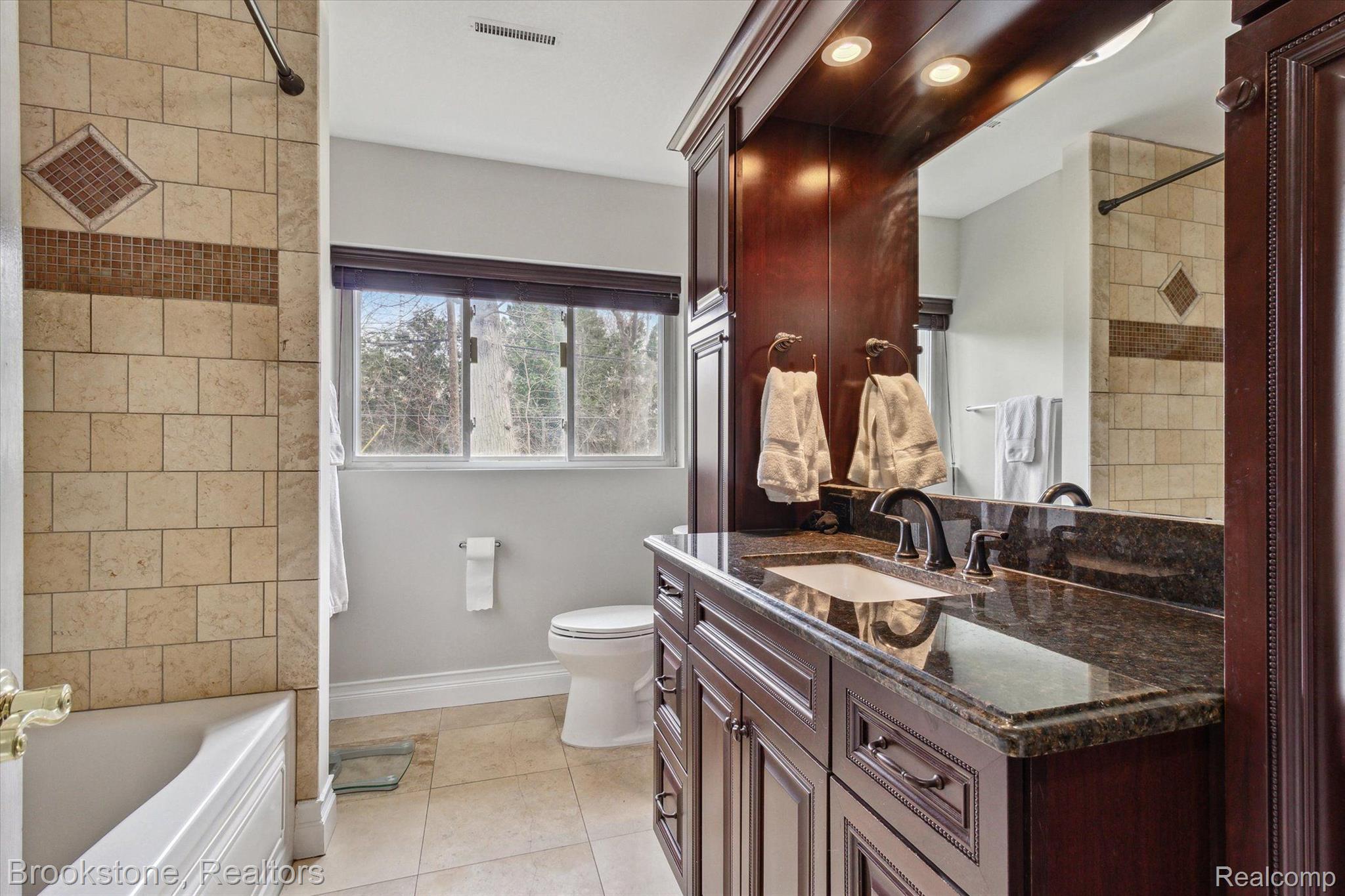 1475 AVONDALE Street