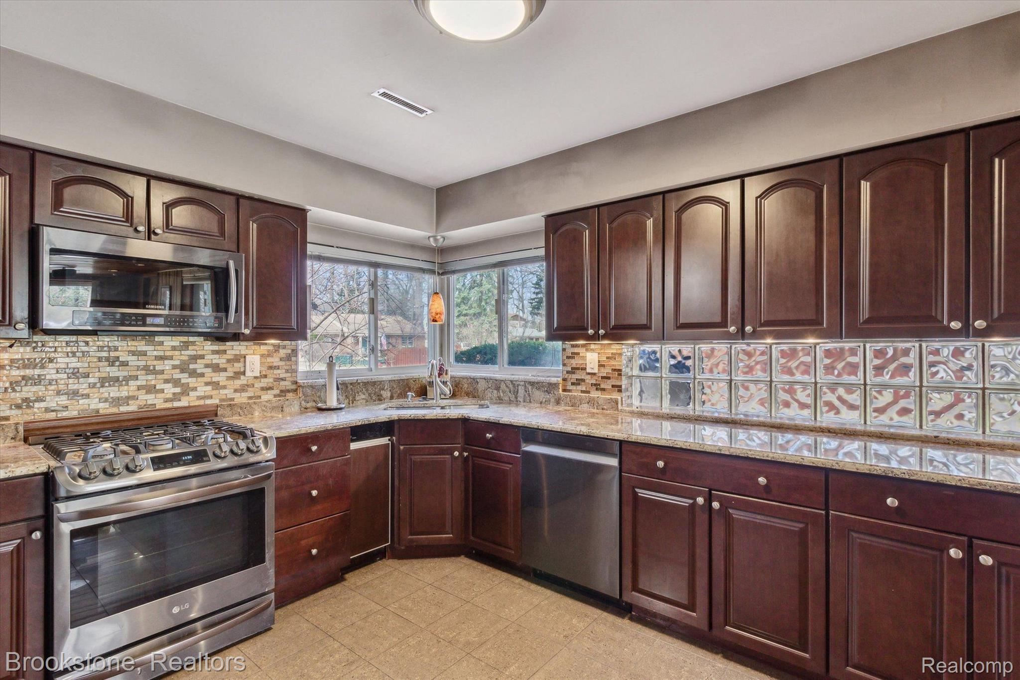 1475 AVONDALE Street