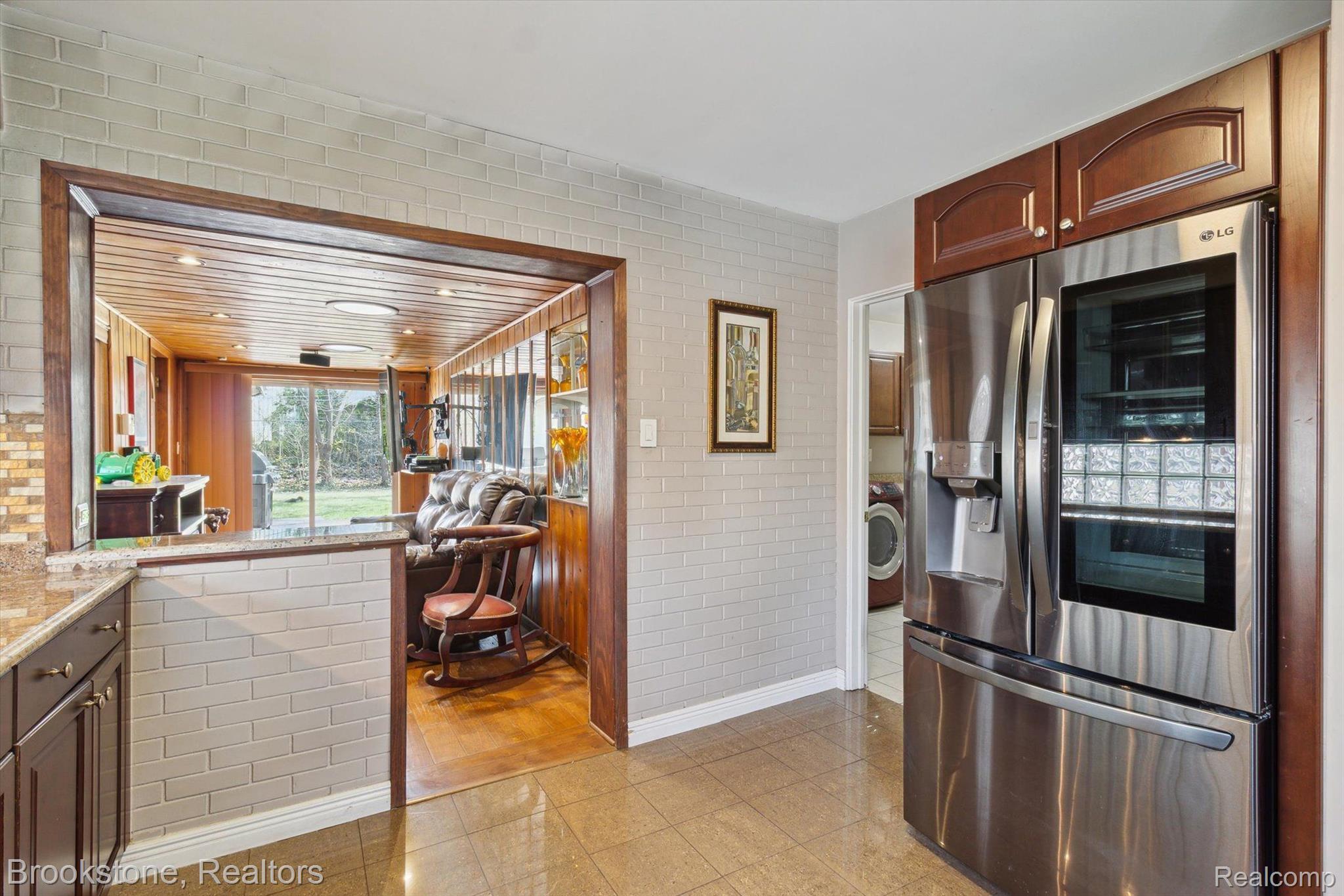 1475 AVONDALE Street