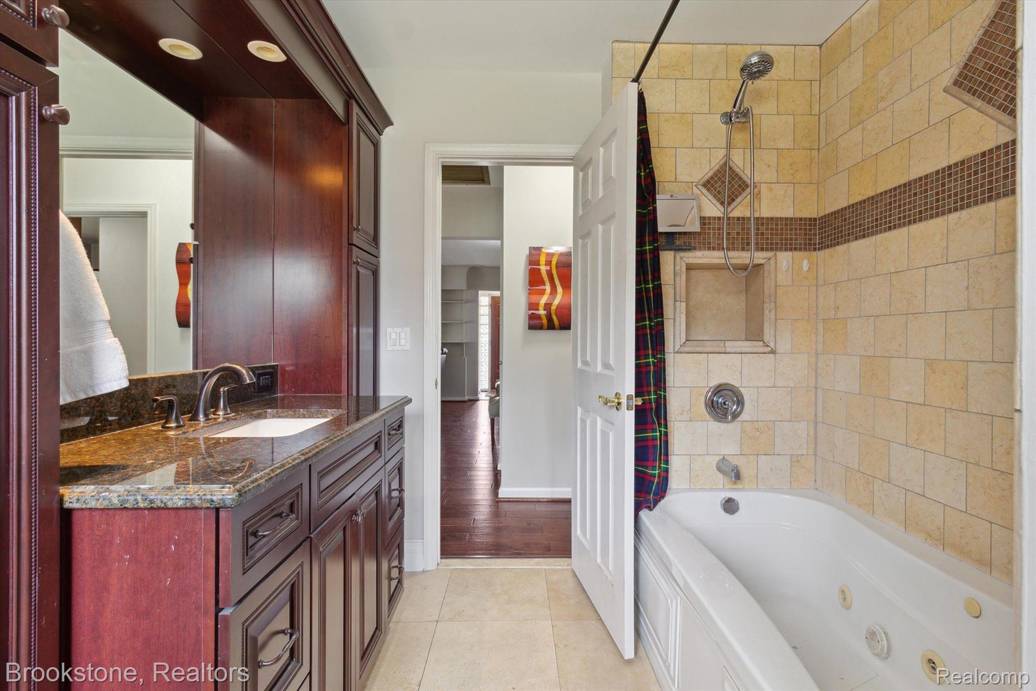 1475 AVONDALE Street