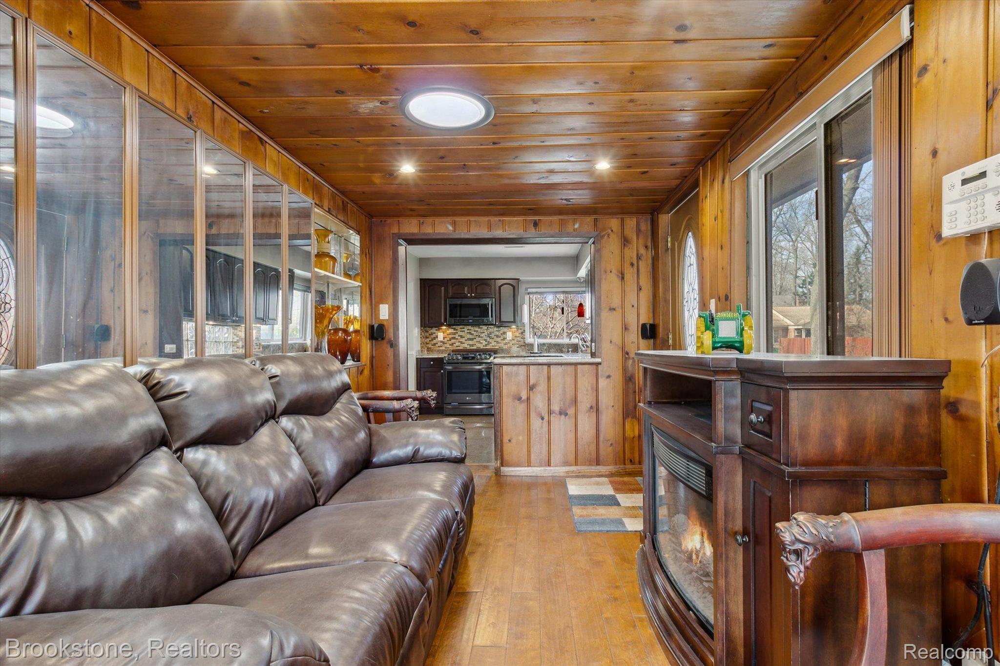 1475 AVONDALE Street