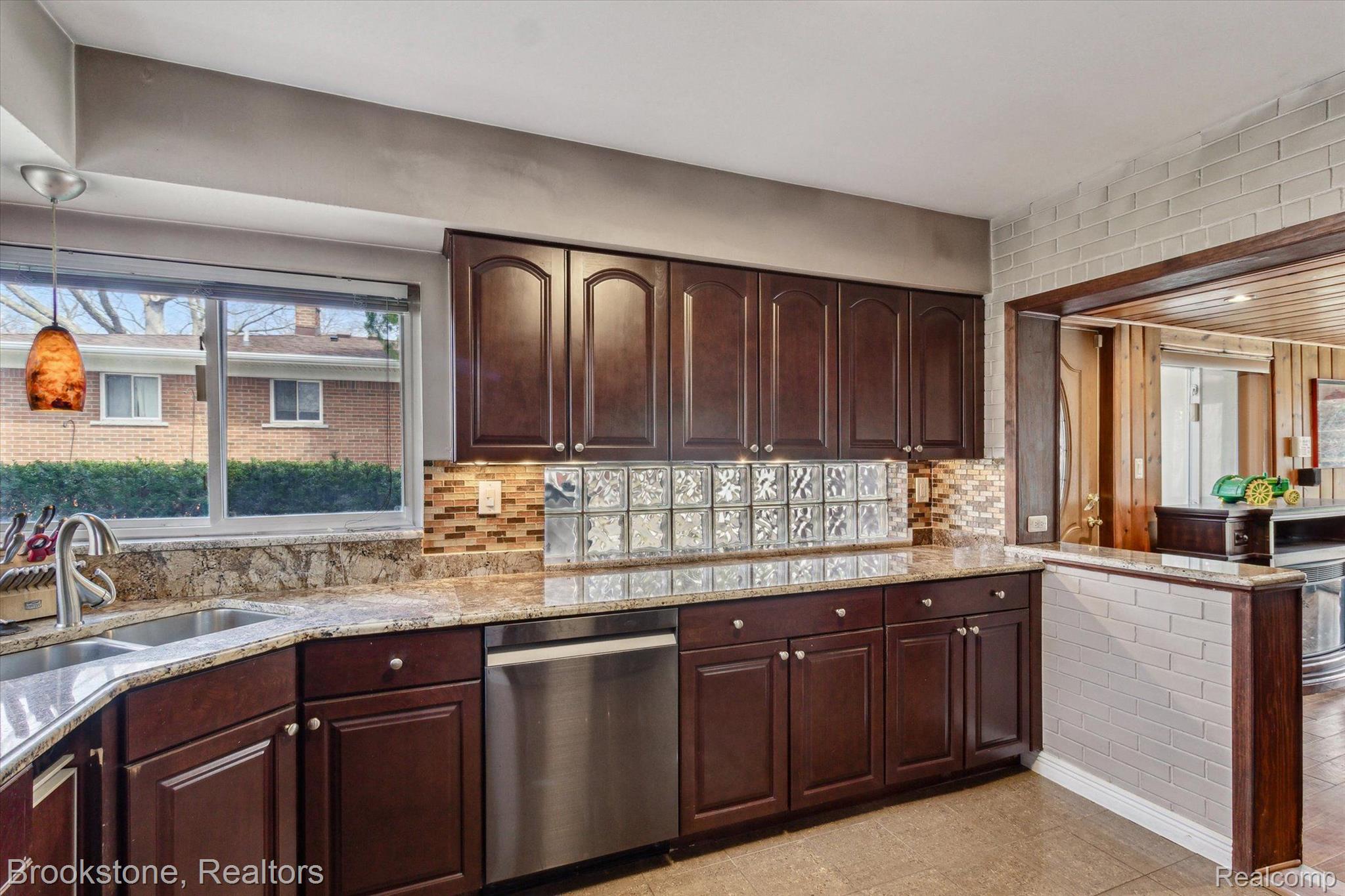 1475 AVONDALE Street