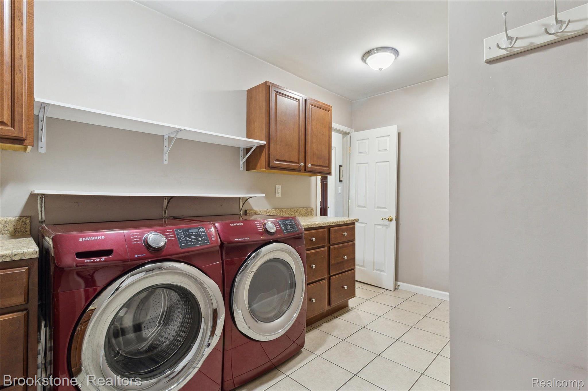 1475 AVONDALE Street