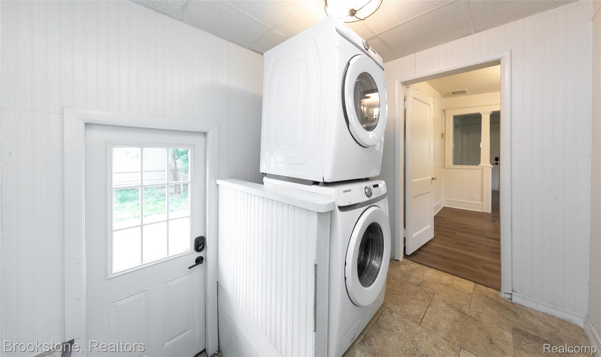 3261 GRIFFITH Avenue