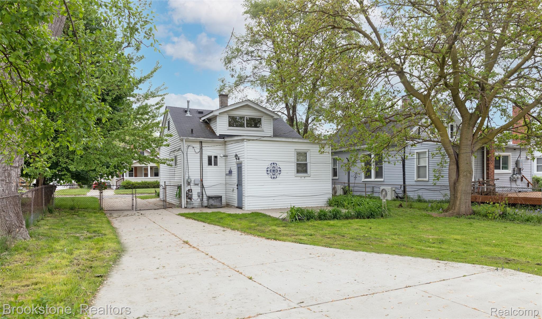 3261 GRIFFITH Avenue