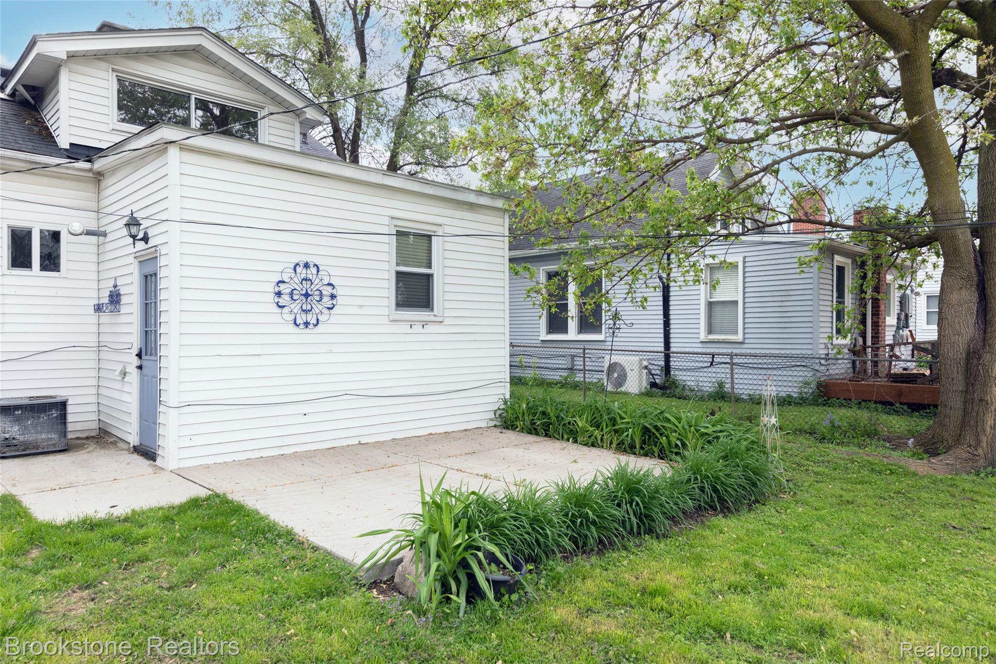 3261 GRIFFITH Avenue