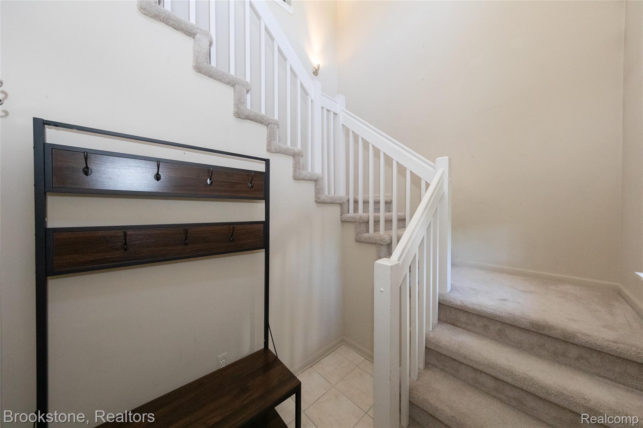 5577 TWIN OAKS Drive