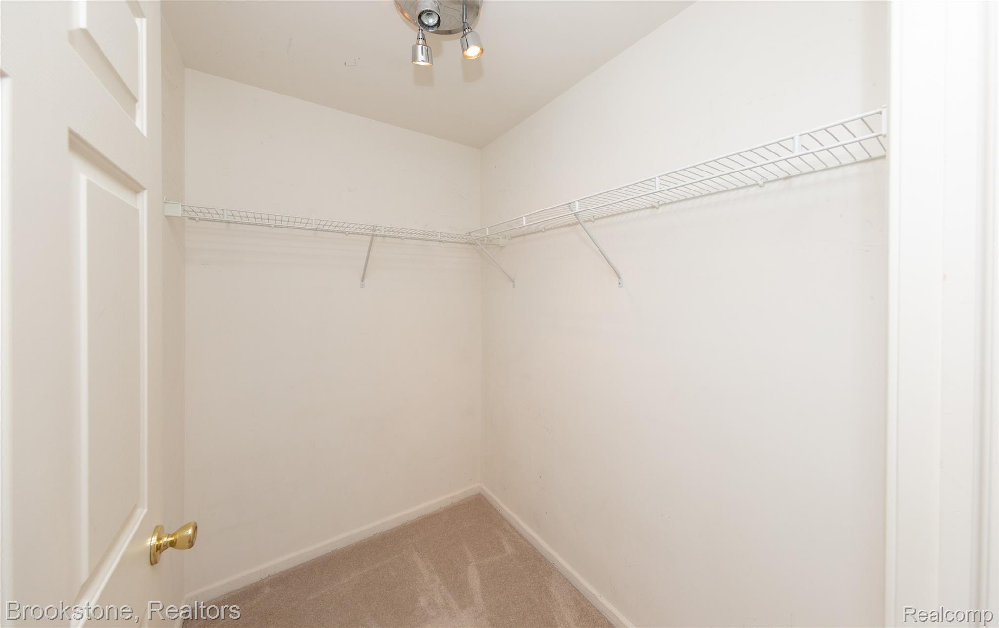 5577 TWIN OAKS Drive