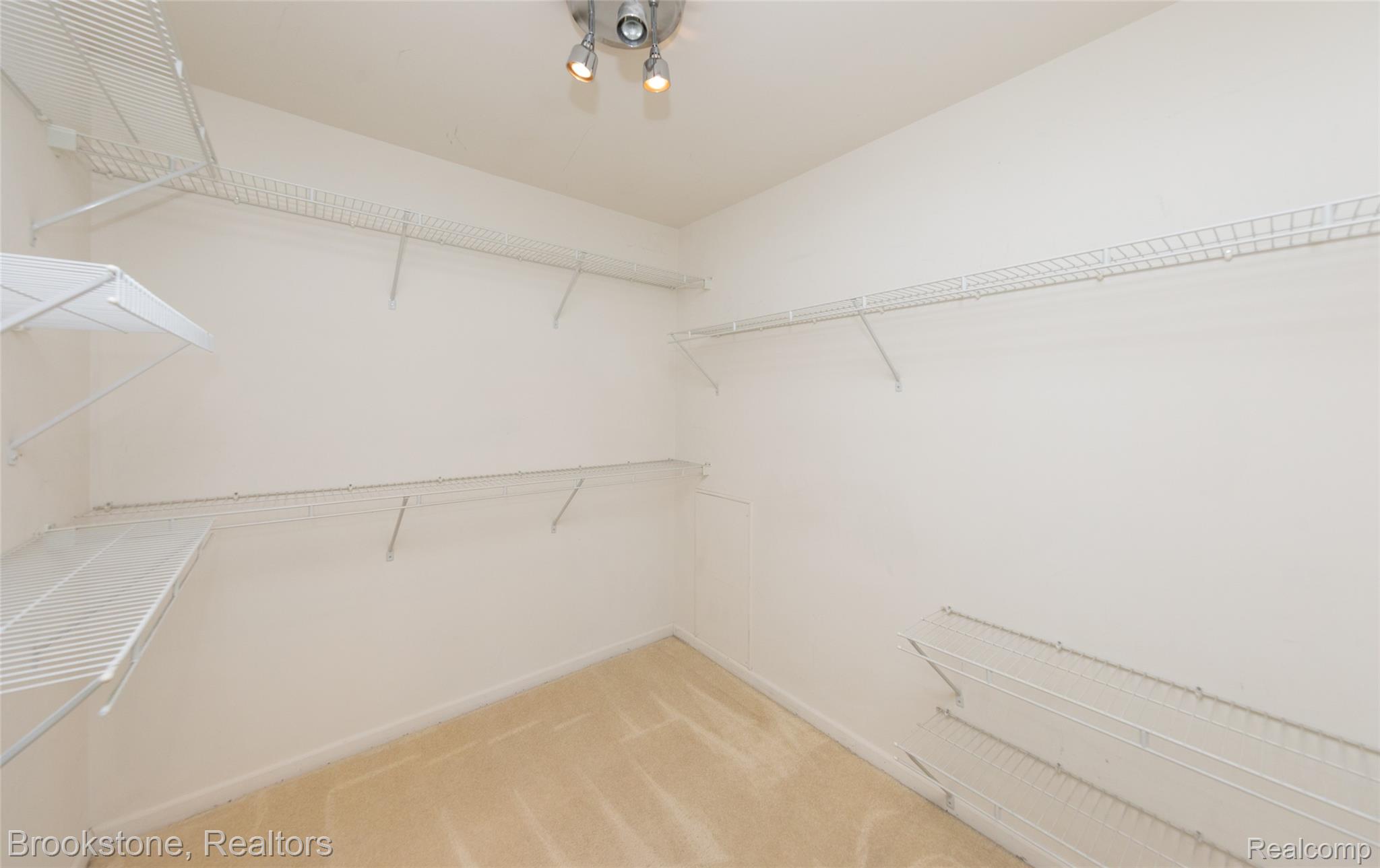 5577 TWIN OAKS Drive