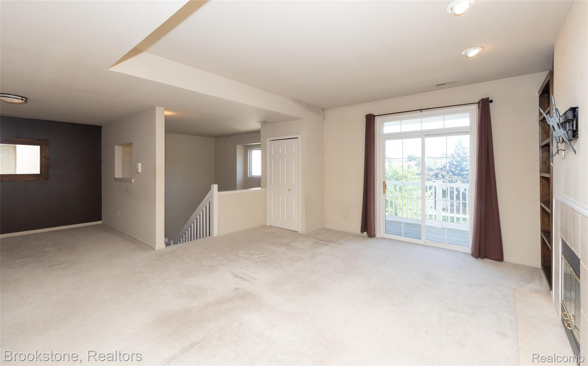 5577 TWIN OAKS Drive