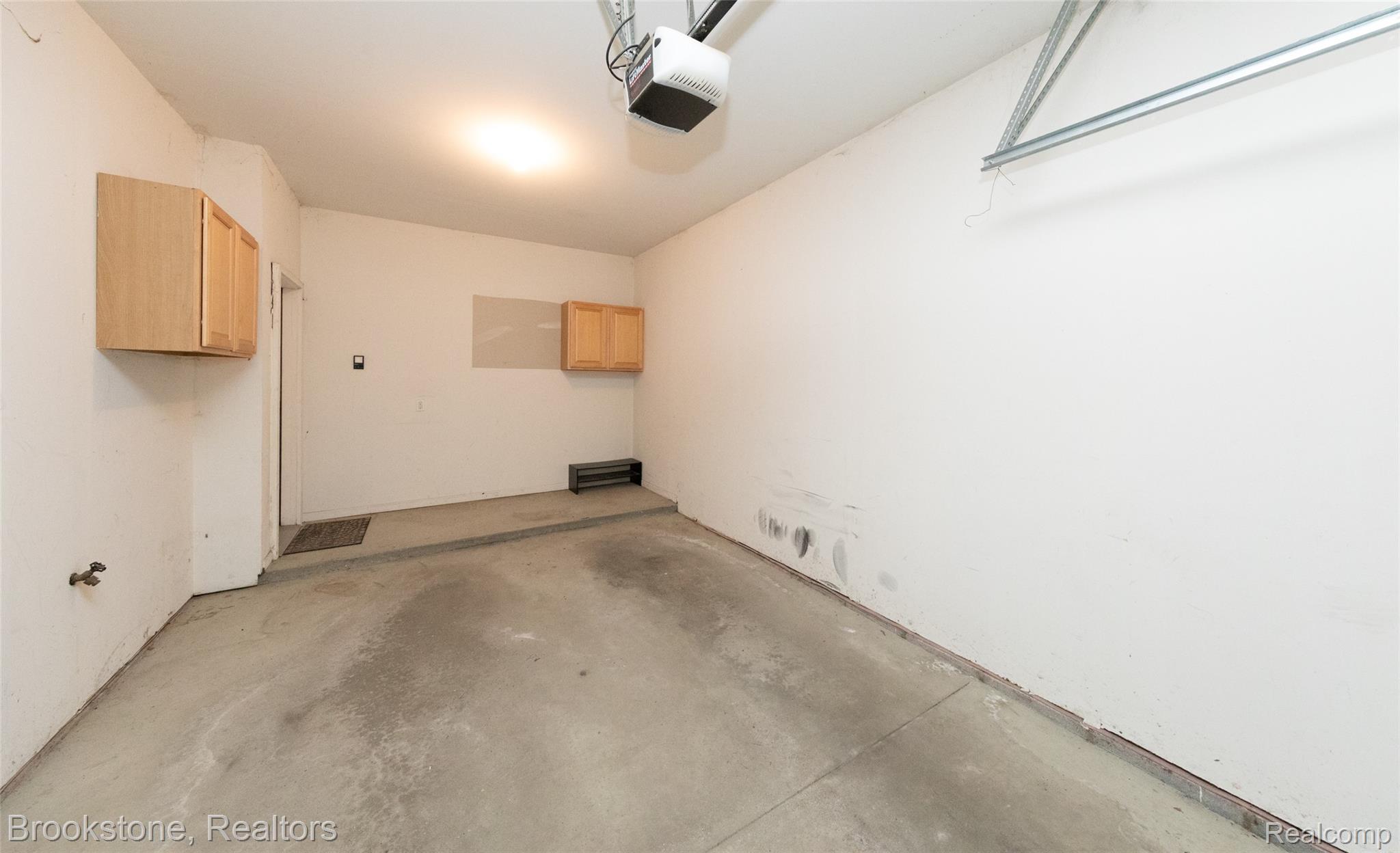 5577 TWIN OAKS Drive