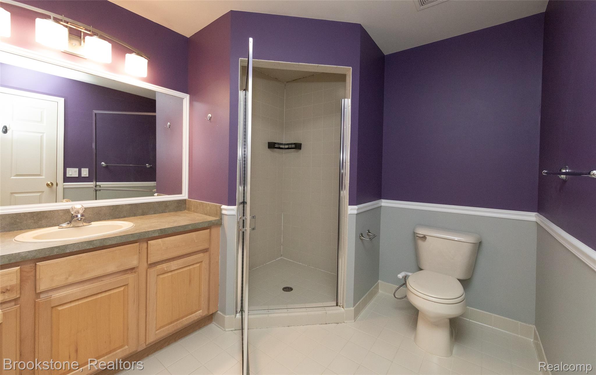 5577 TWIN OAKS Drive