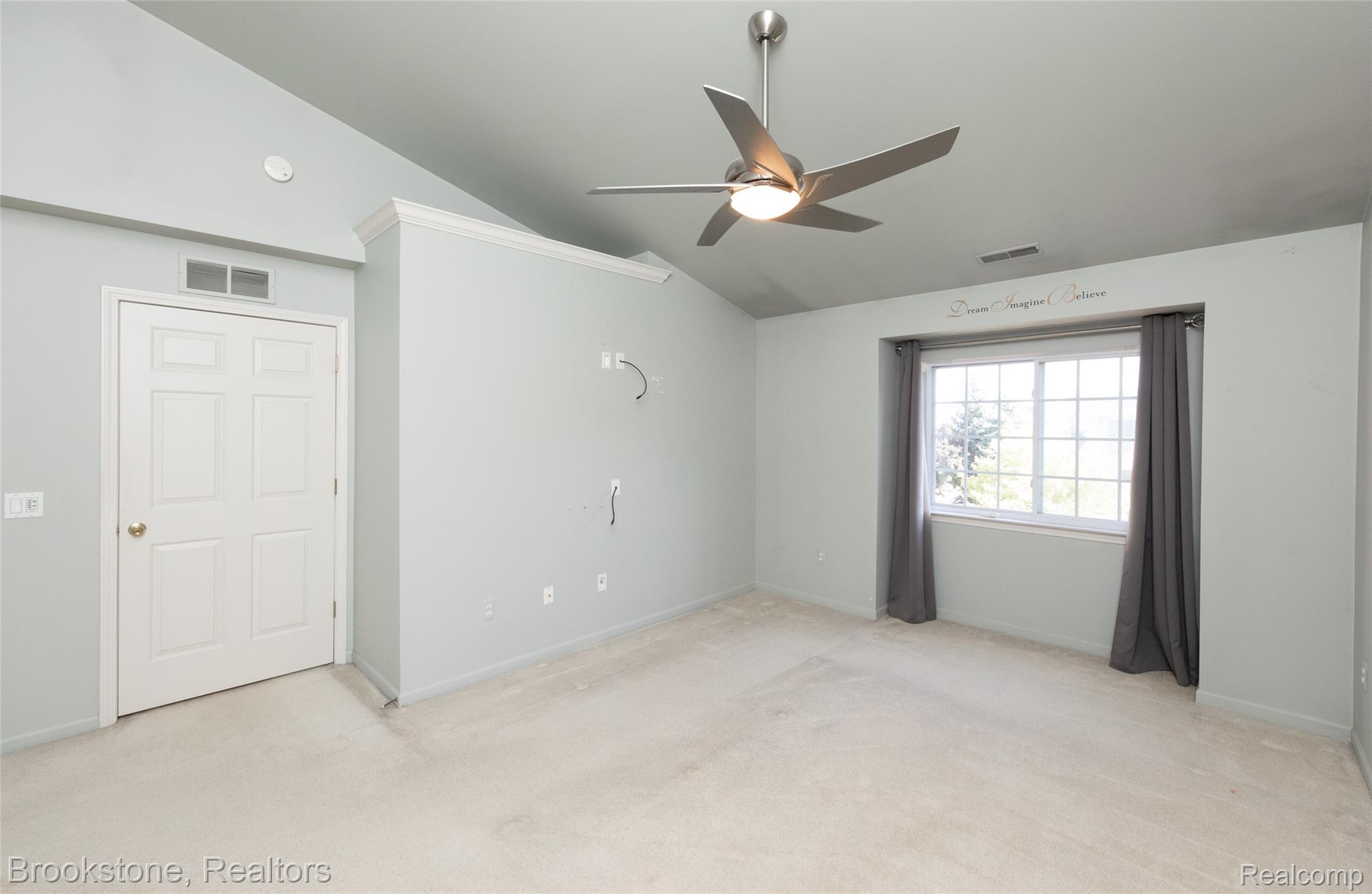 5577 TWIN OAKS Drive