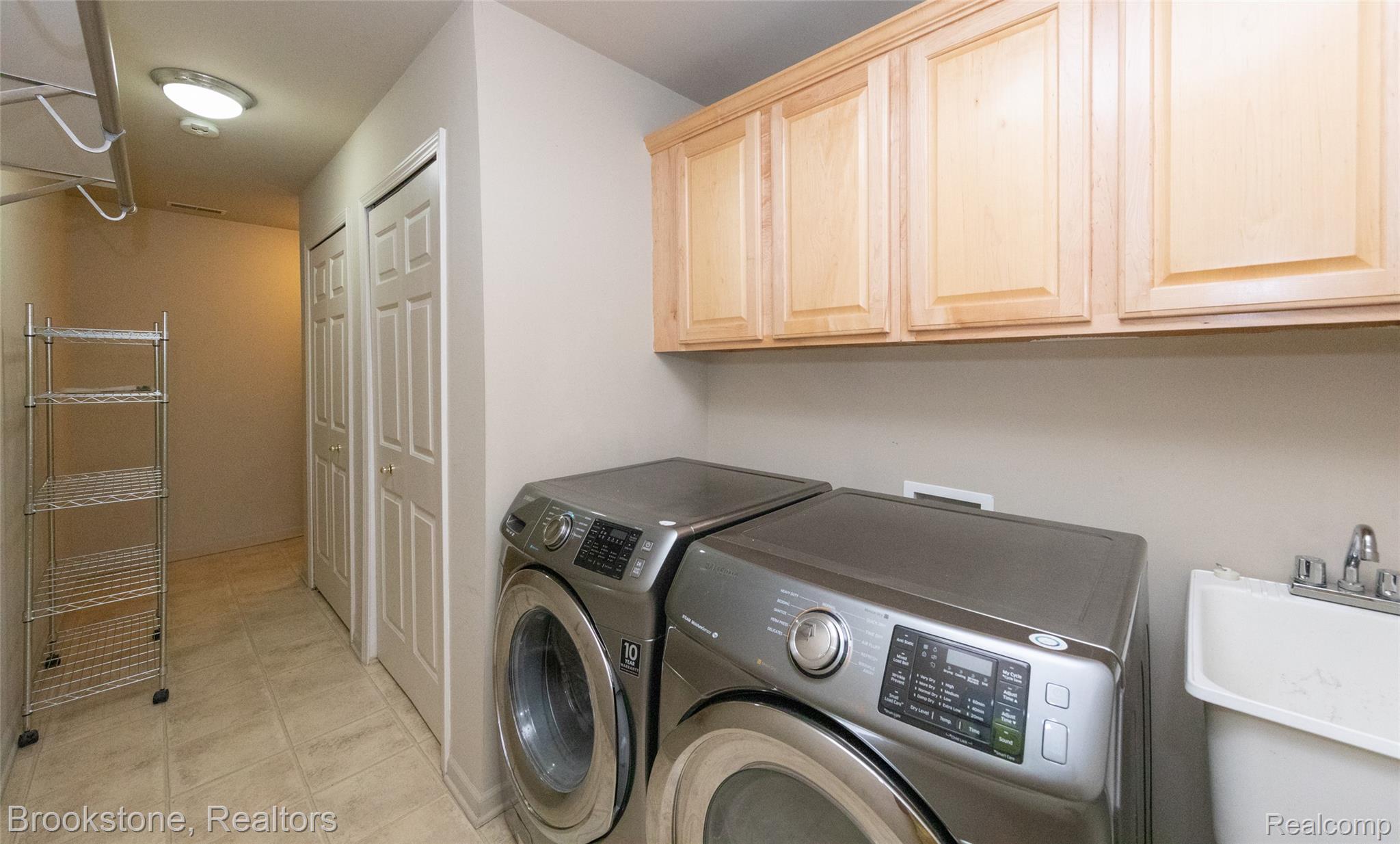 5577 TWIN OAKS Drive