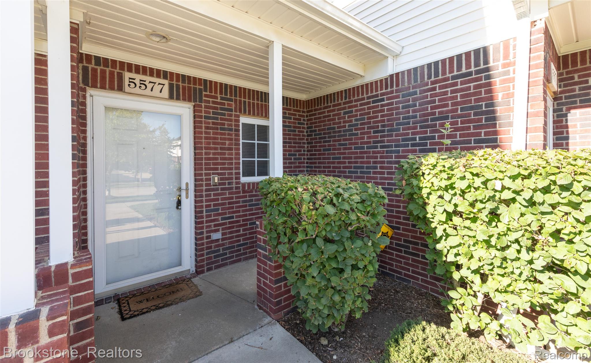 5577 TWIN OAKS Drive