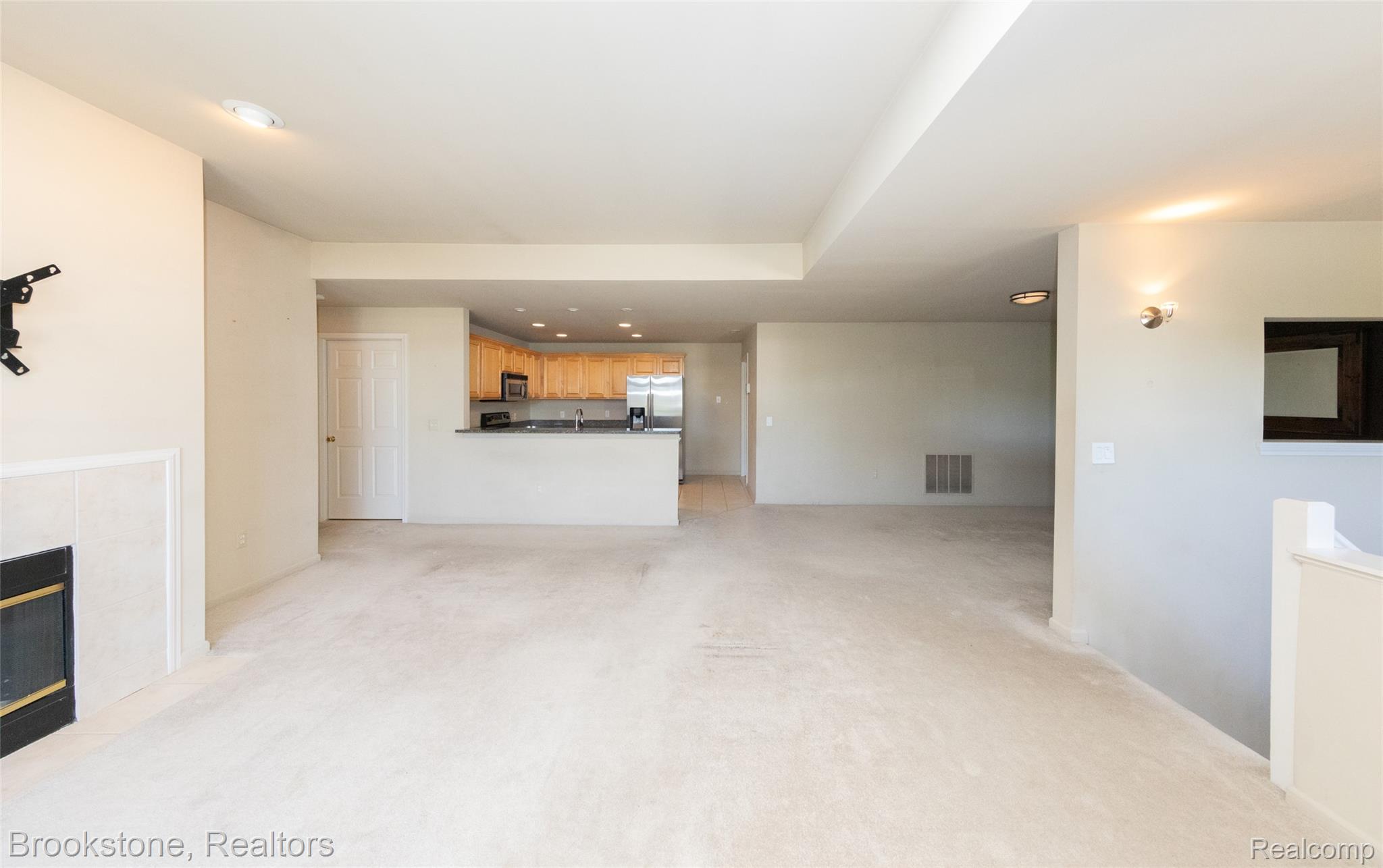 5577 TWIN OAKS Drive