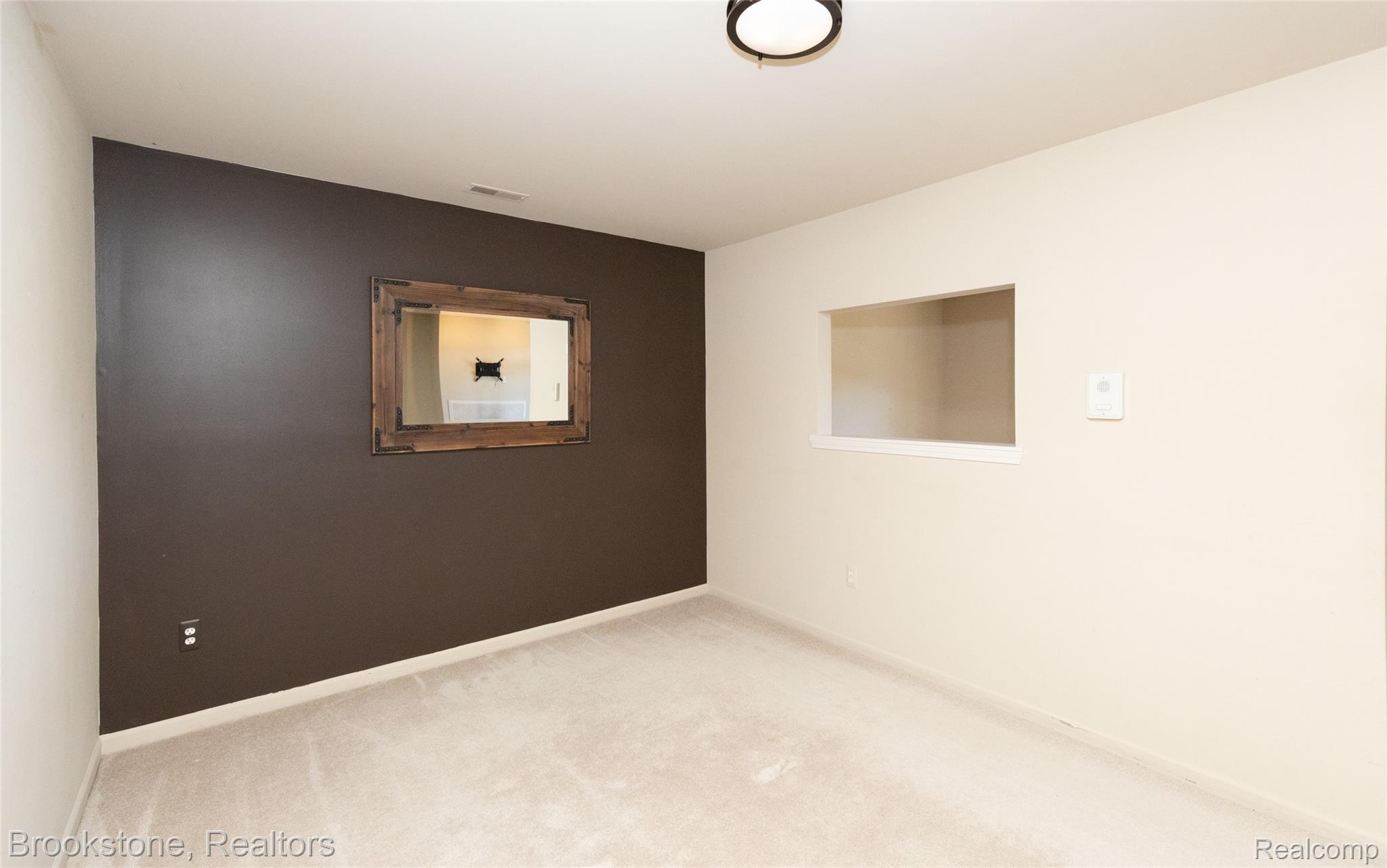 5577 TWIN OAKS Drive