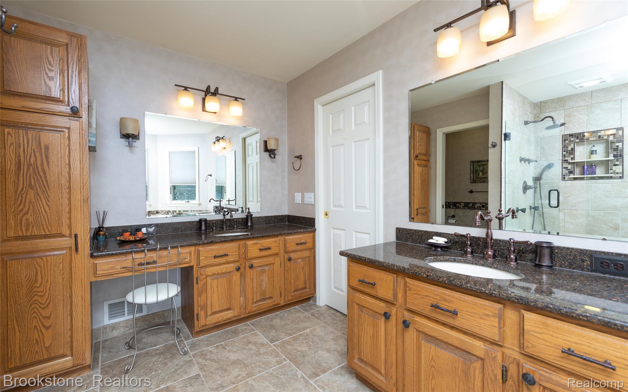 6871 Berry Pointe Drive