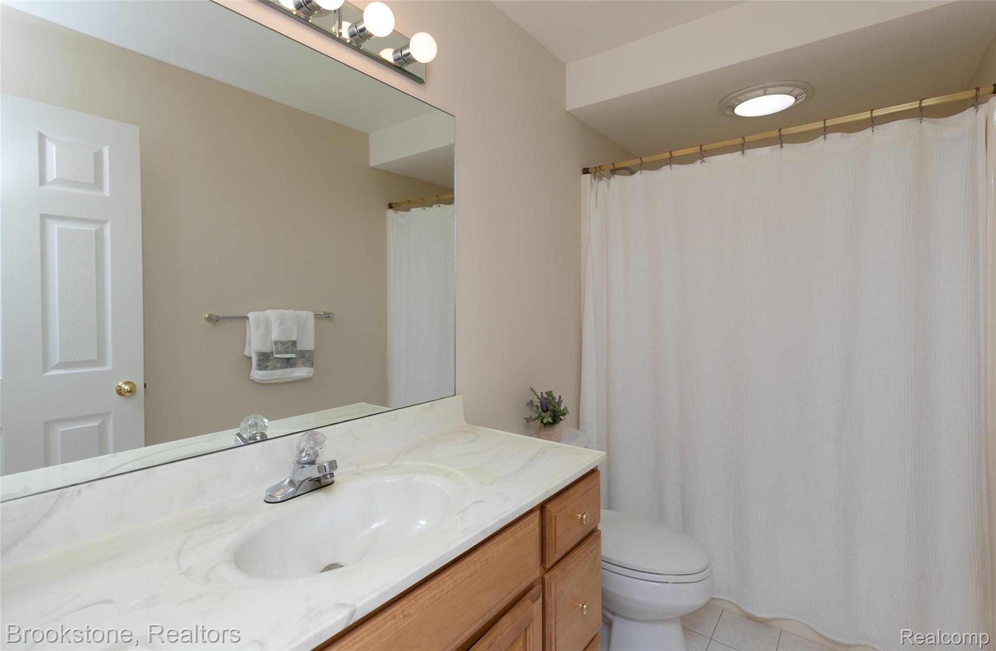 6871 Berry Pointe Drive