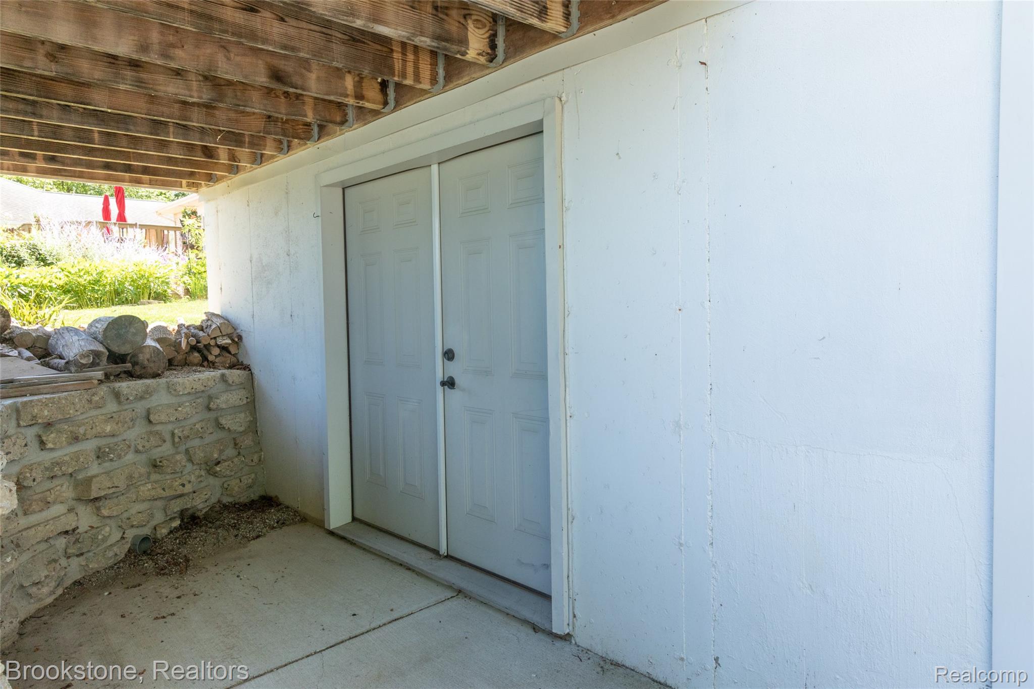 9317 Ridge Road