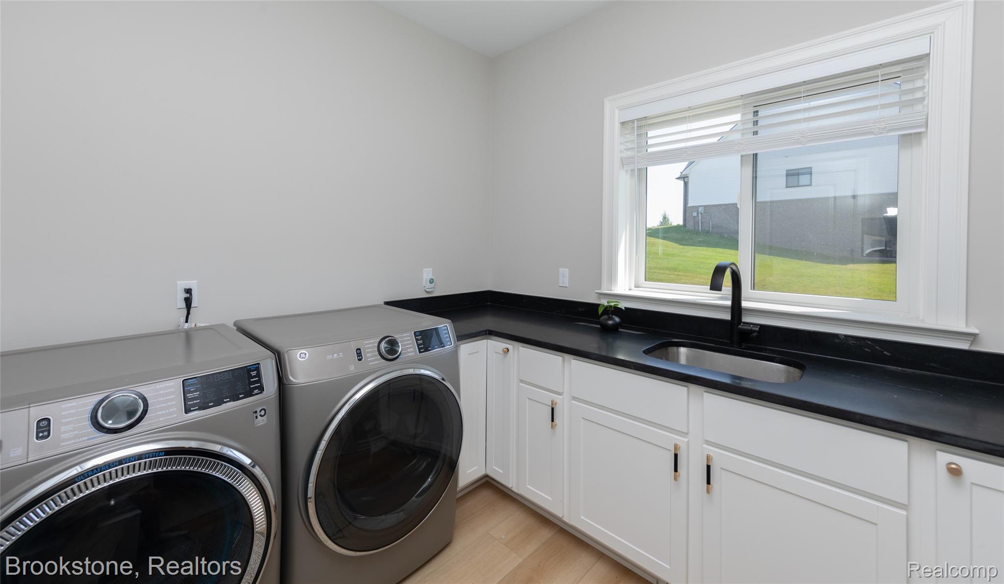 973 Highland View Lane