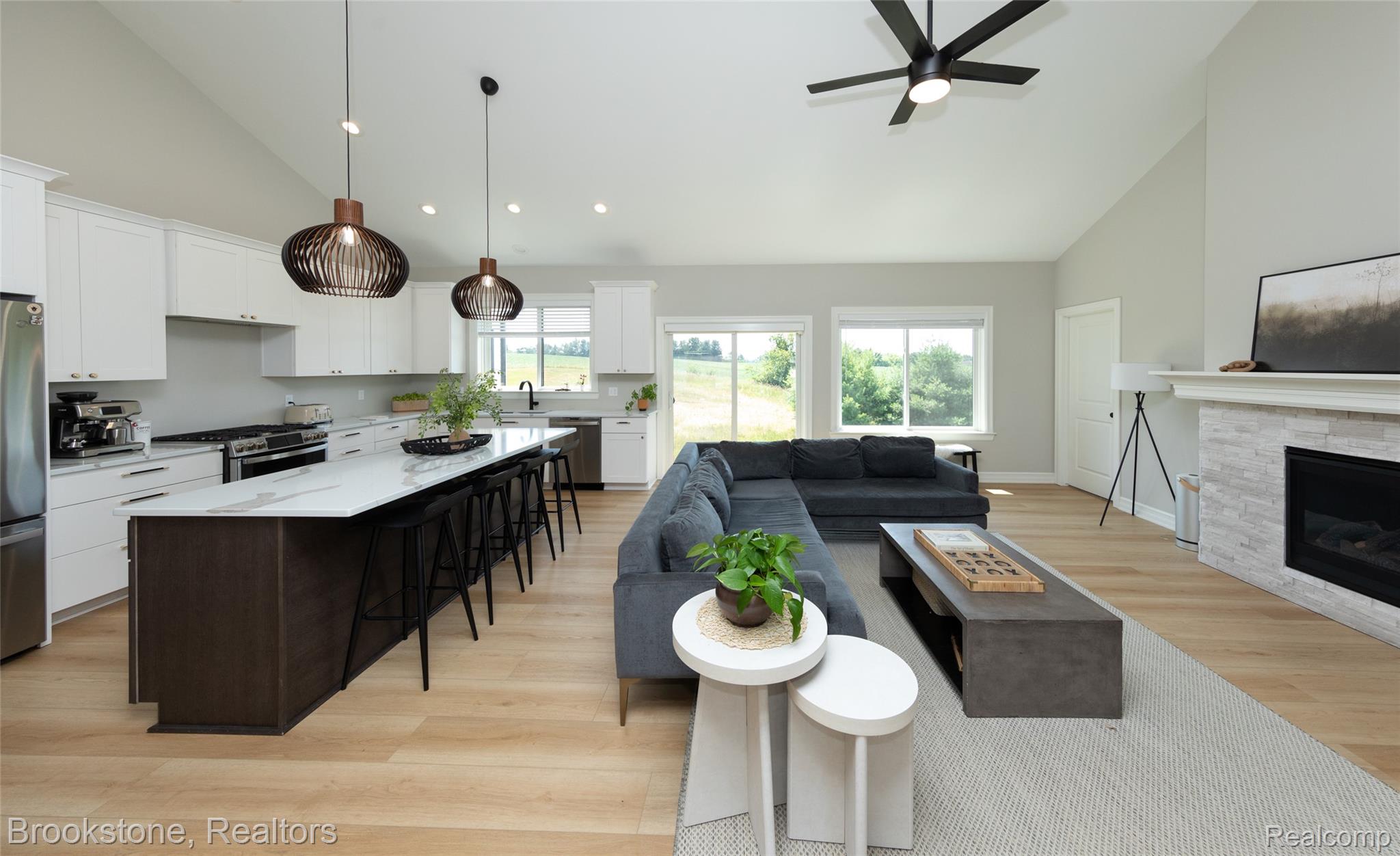 973 Highland View Lane