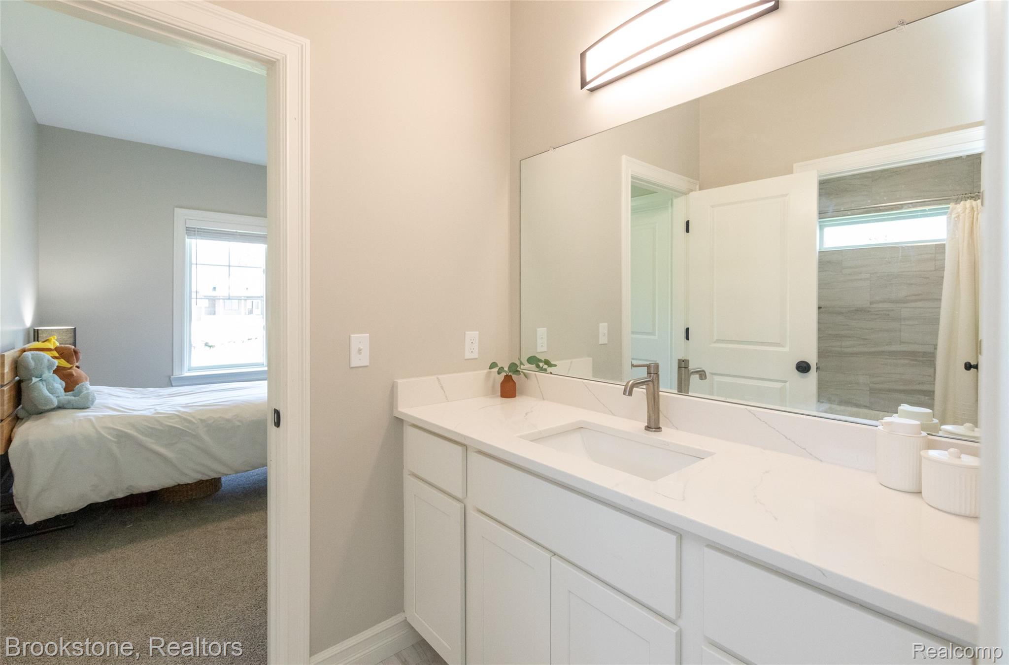 973 Highland View Lane