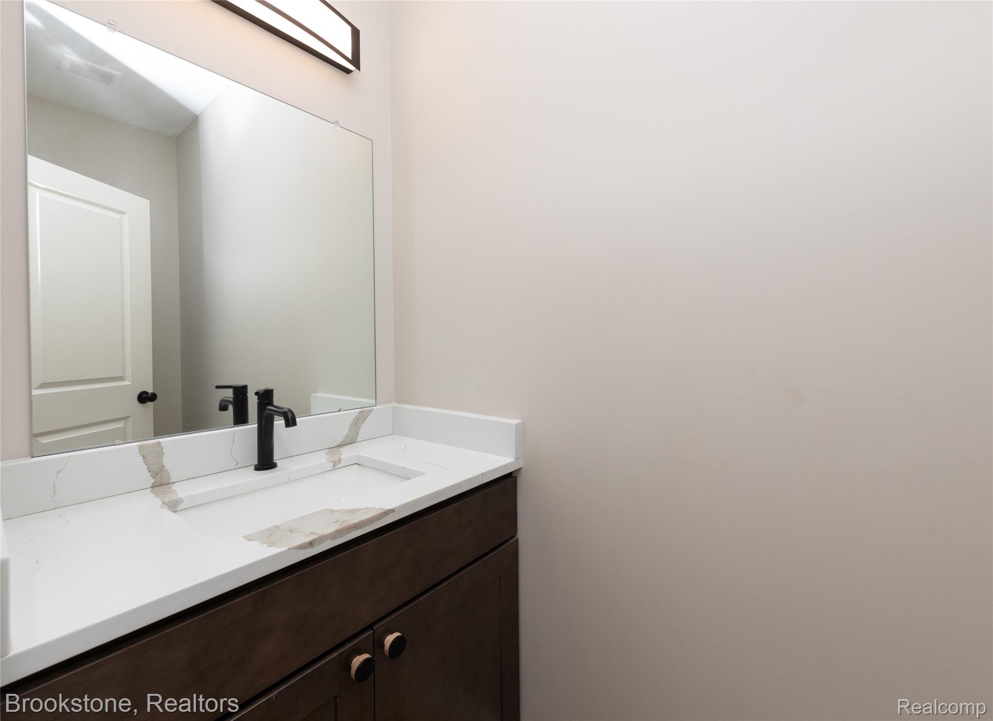 973 Highland View Lane