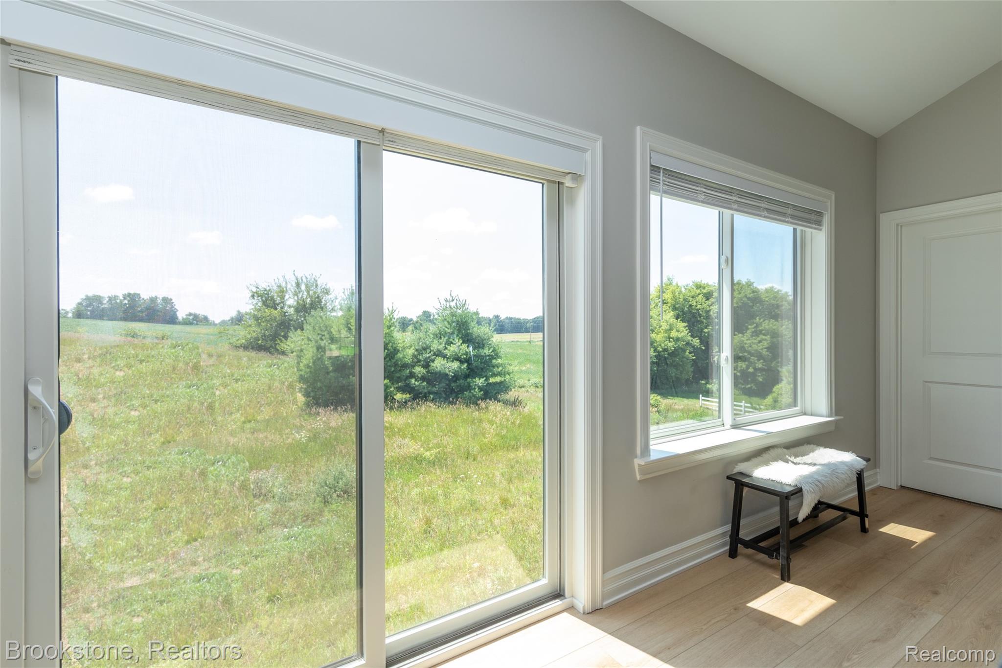 973 Highland View Lane