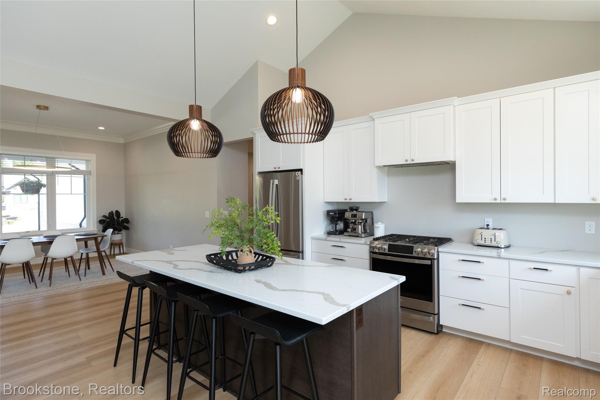 973 Highland View Lane