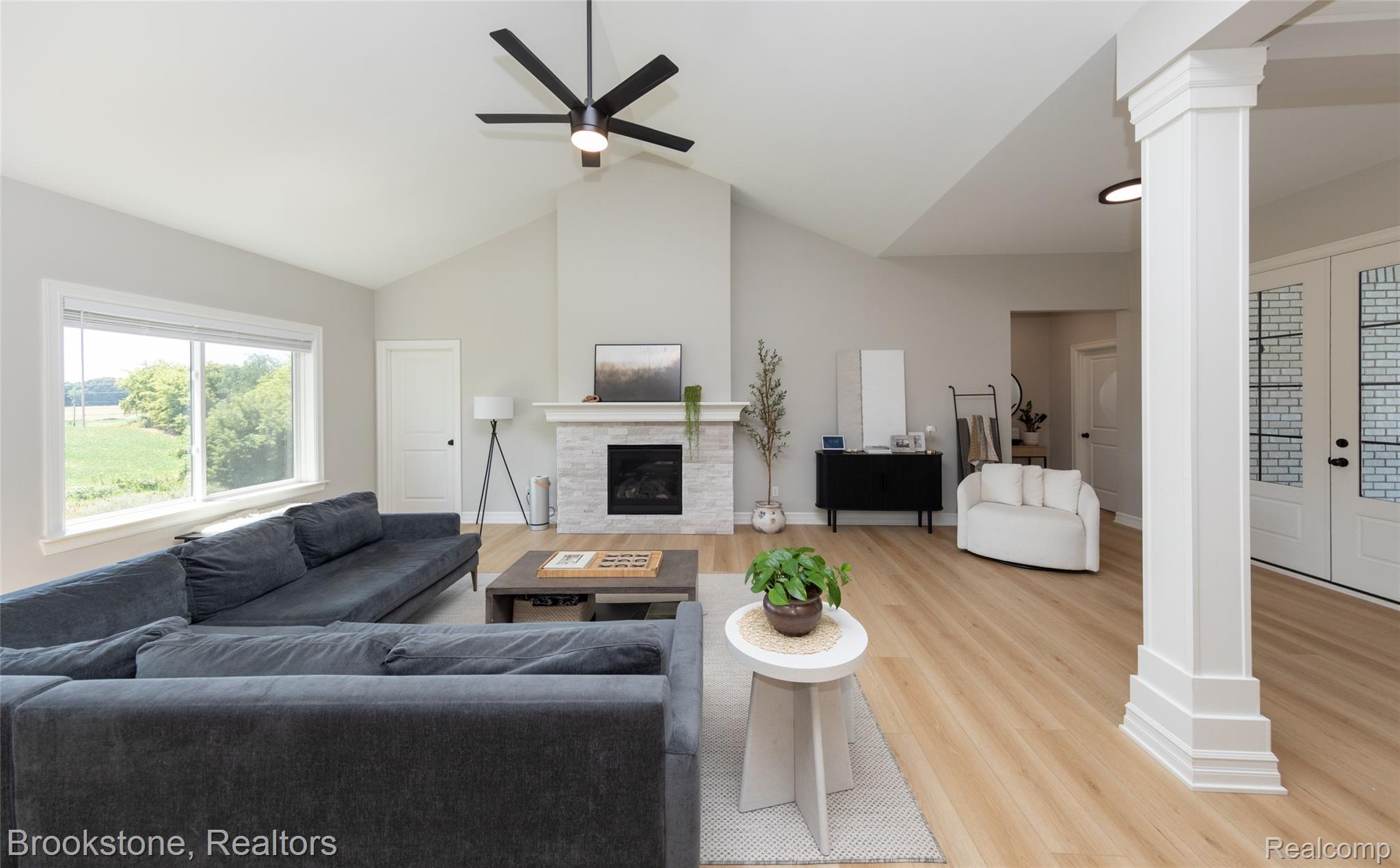 973 Highland View Lane