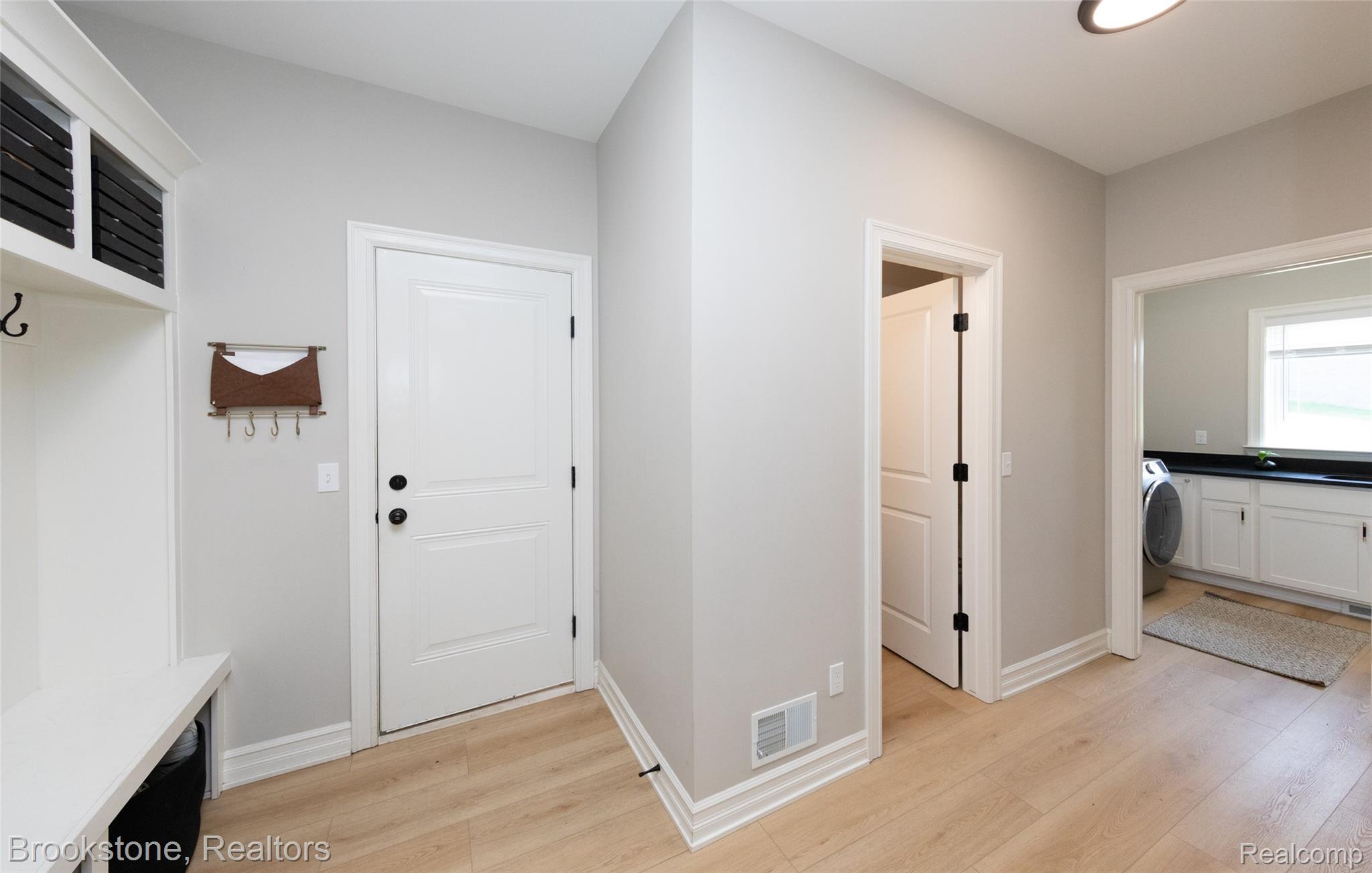 973 Highland View Lane