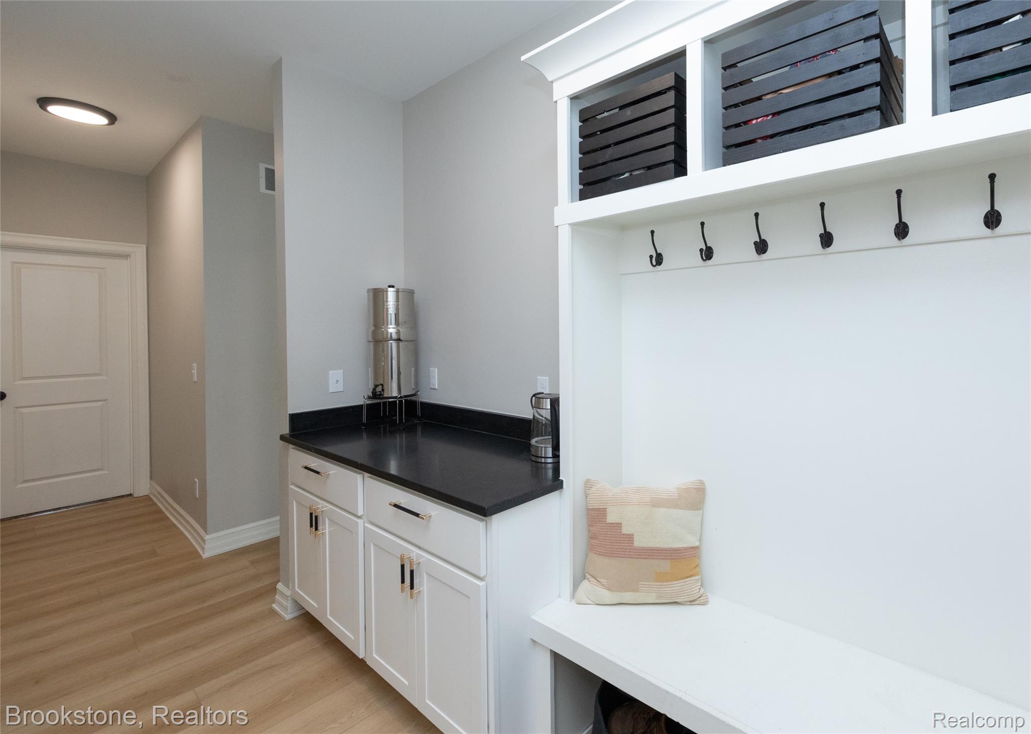 973 Highland View Lane