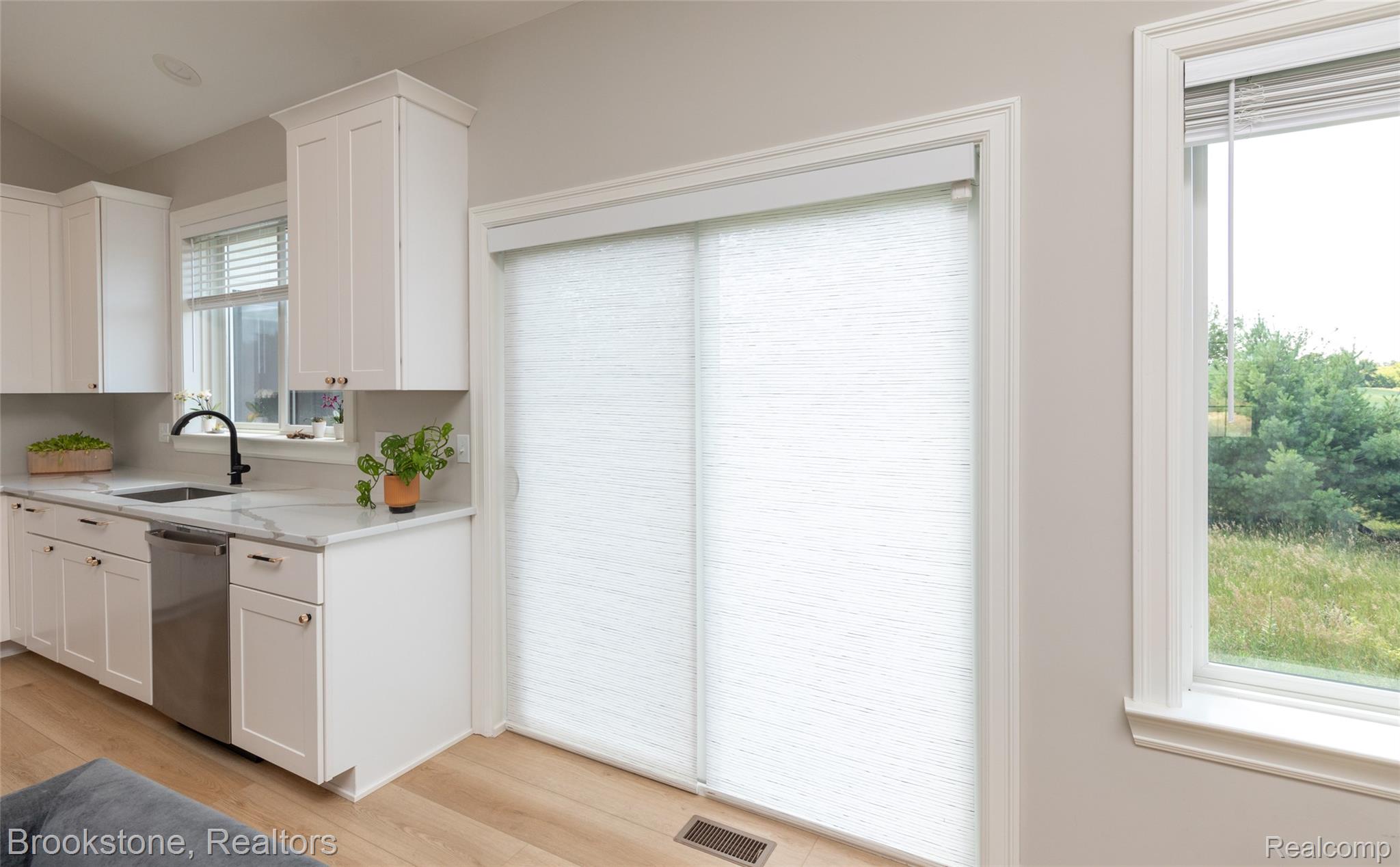 973 Highland View Lane