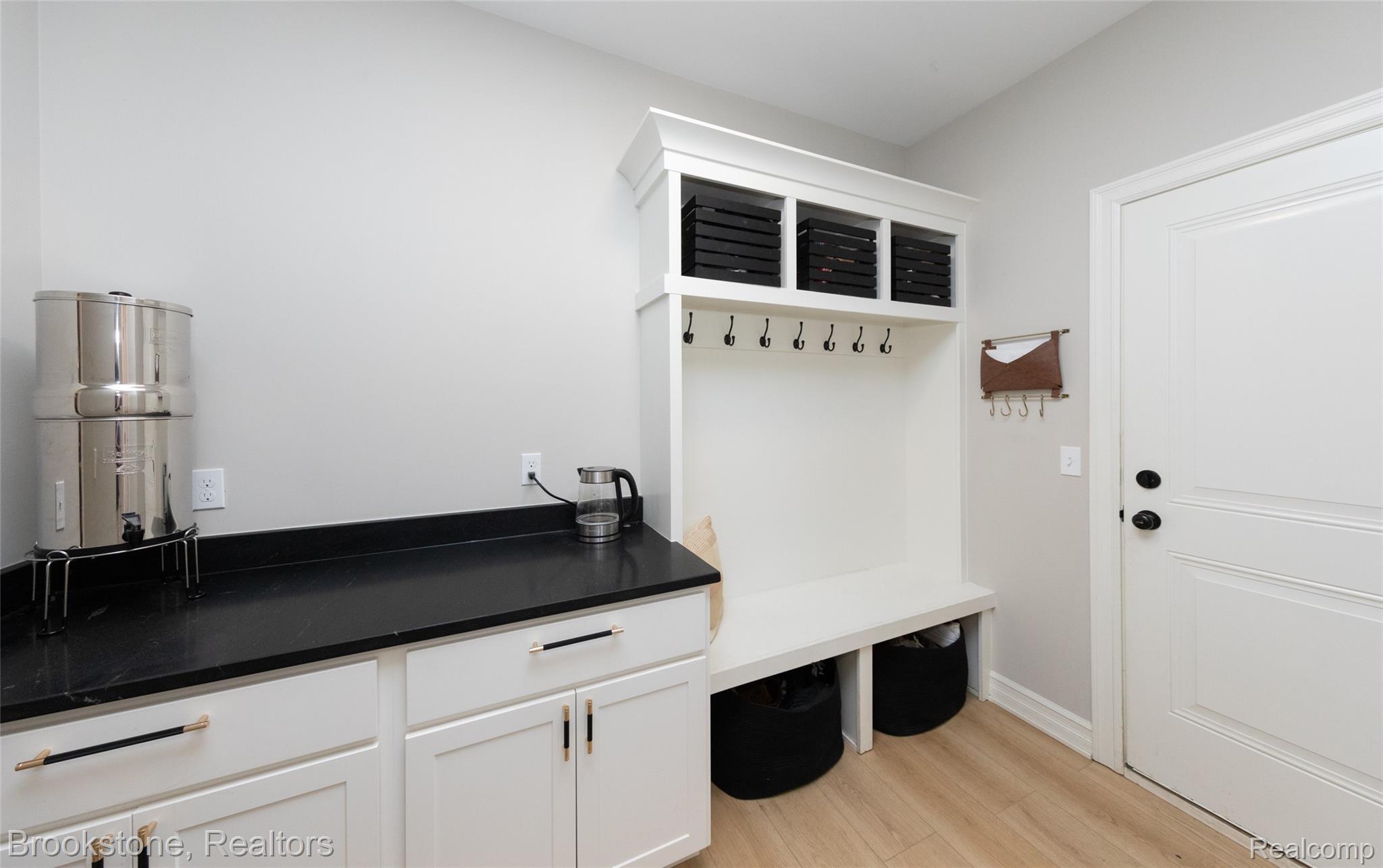 973 Highland View Lane