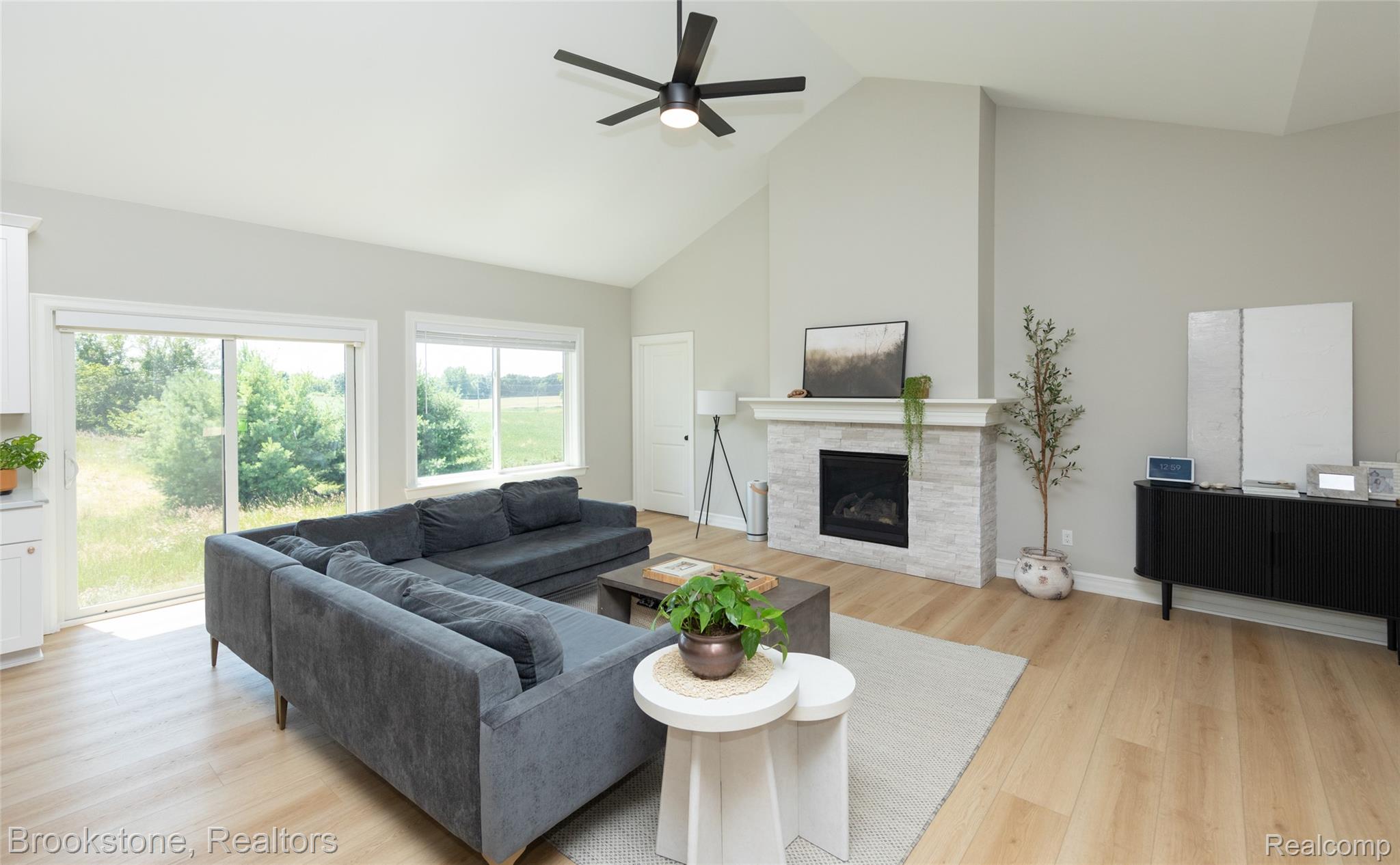 973 Highland View Lane