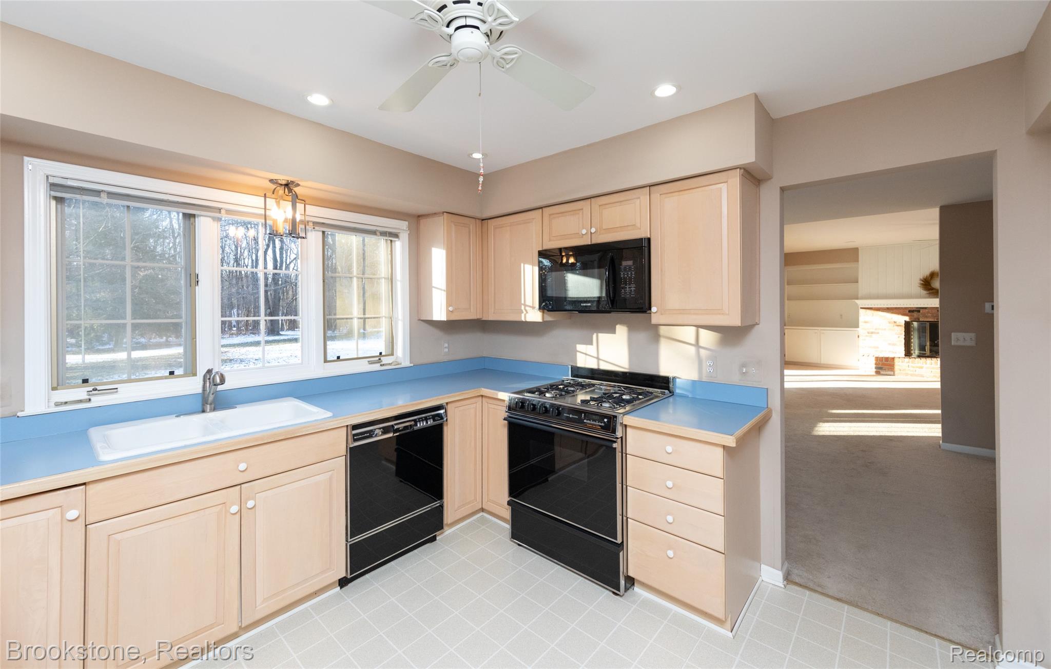 2734 LENOX