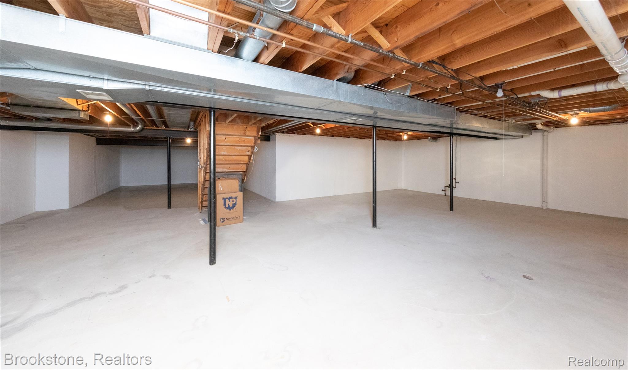 2734 LENOX