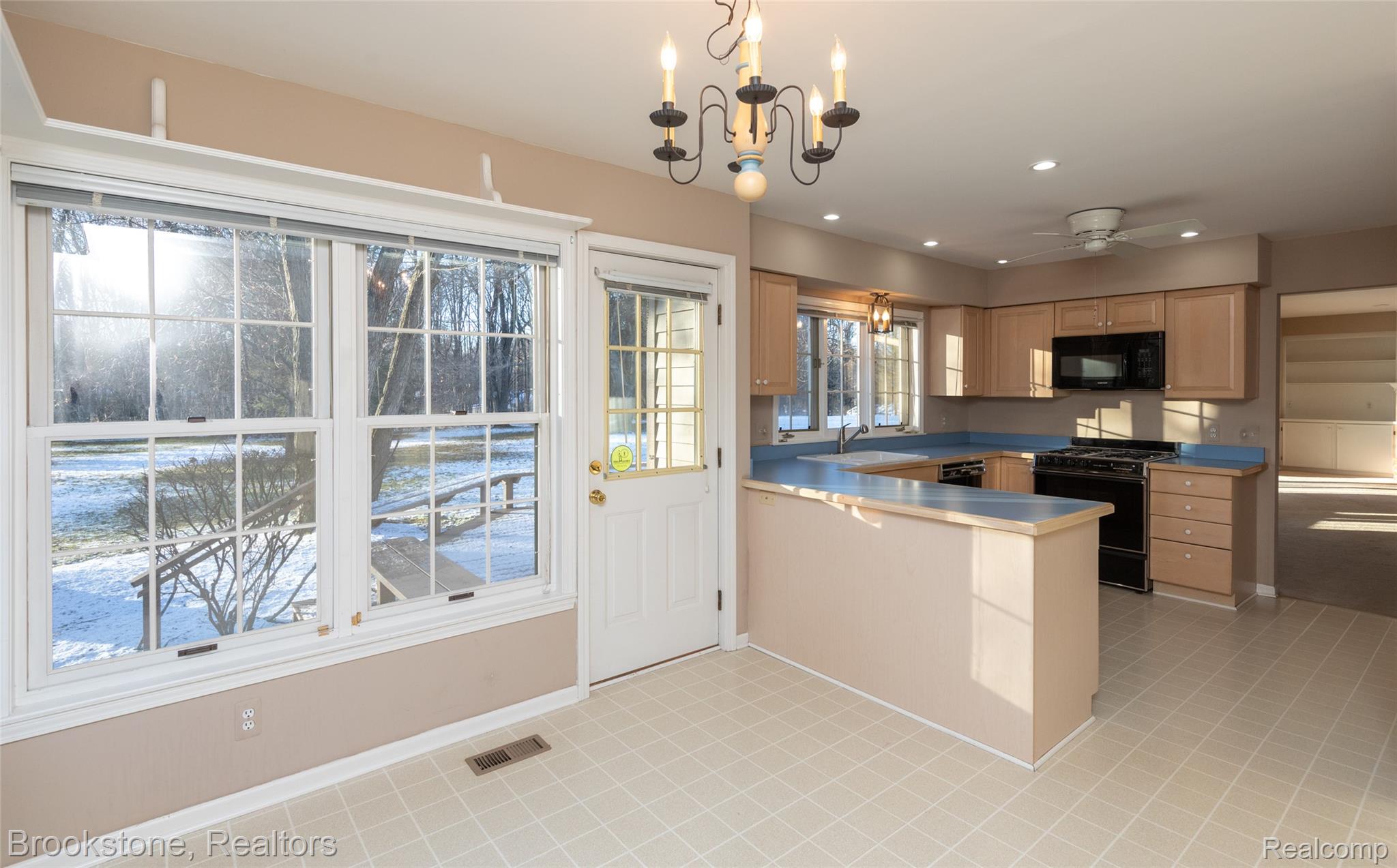 2734 LENOX