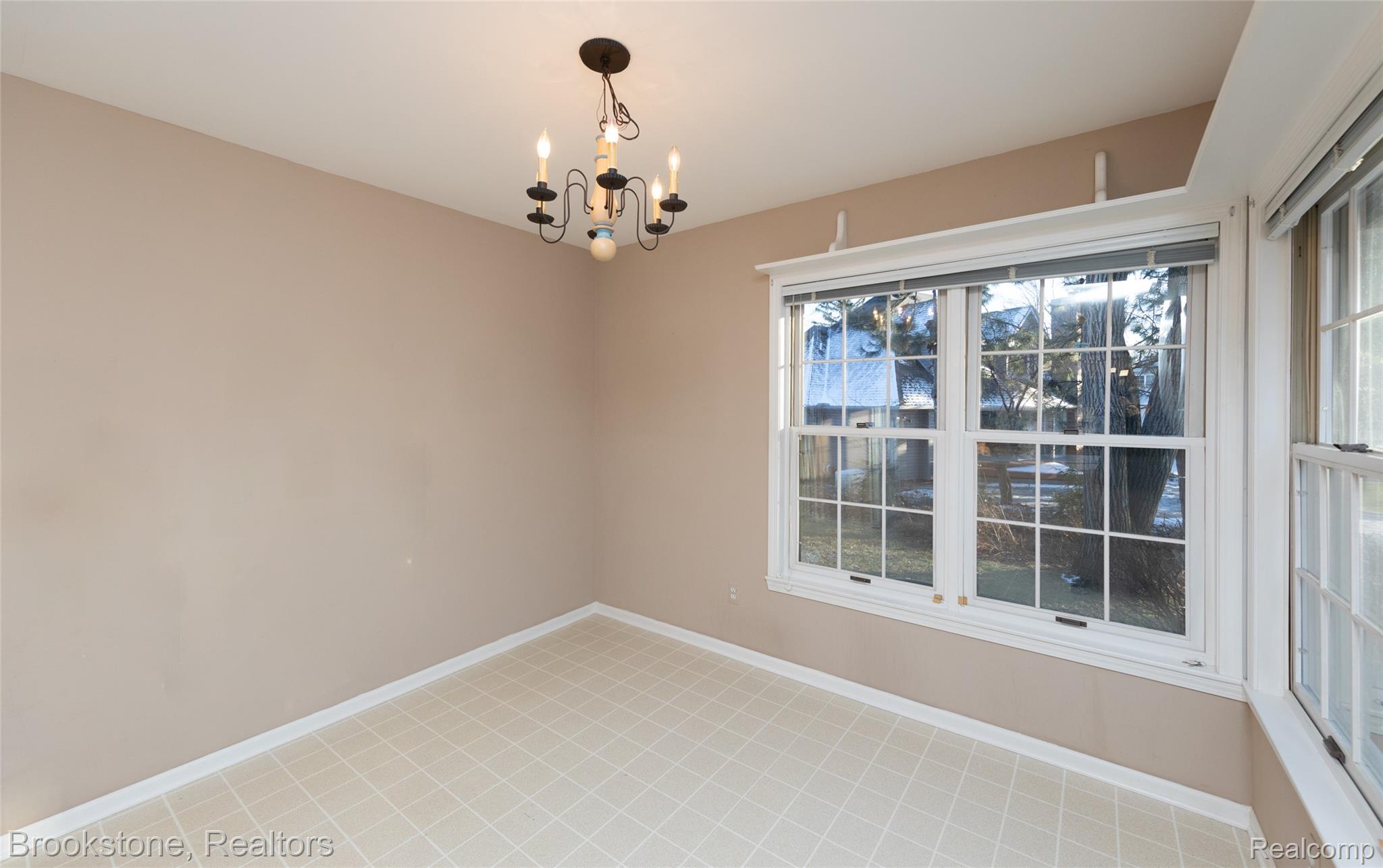 2734 LENOX